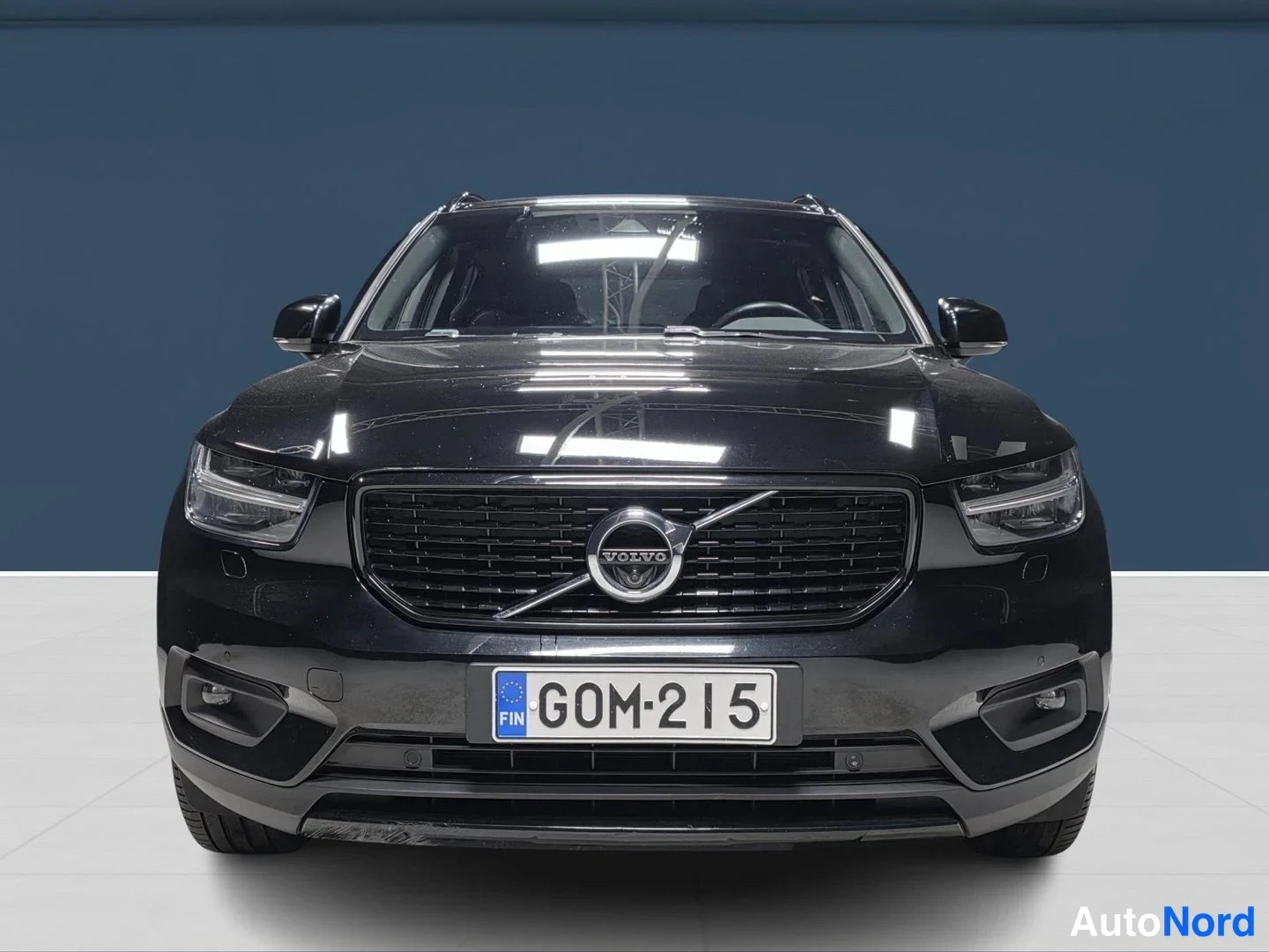 Musta Volvo XC40 2021, edestä, kuva 5