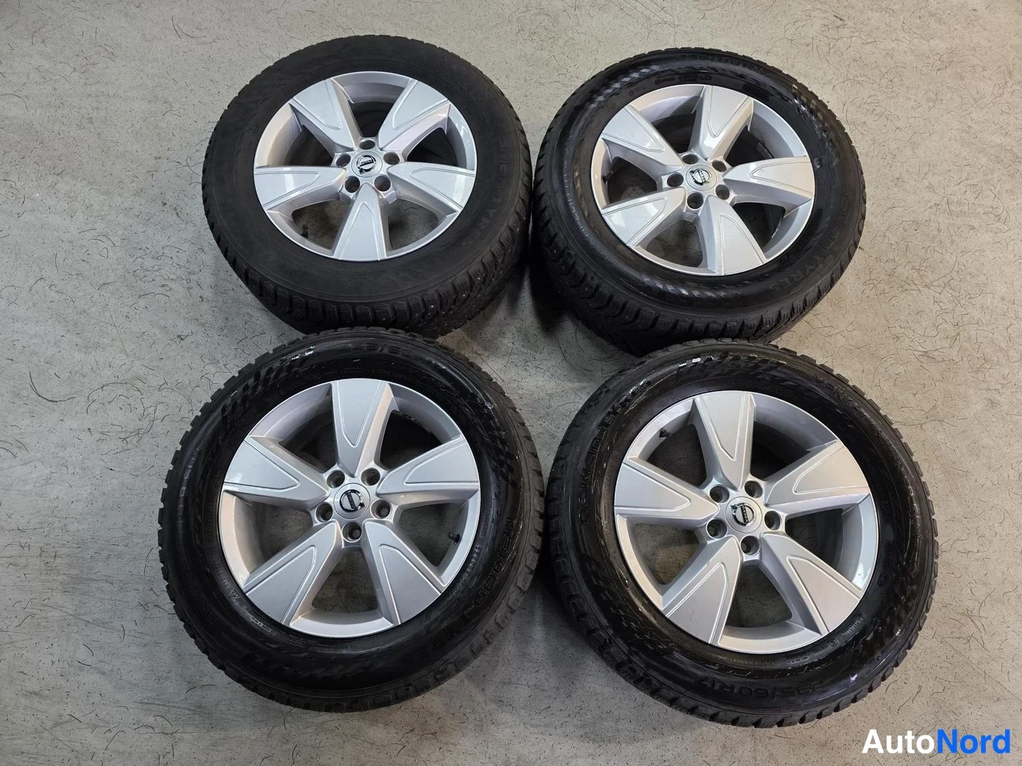 Musta Volvo XC40 2021, yksityiskohta, kuva 18