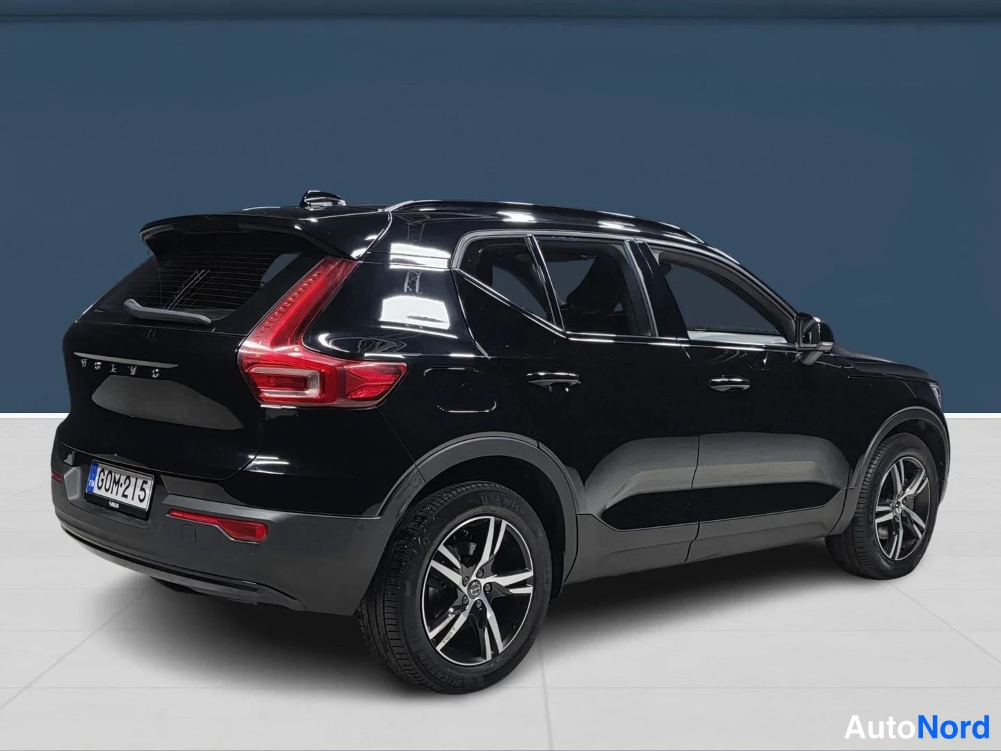Musta Volvo XC40 2021, takaviisto, kuva 6