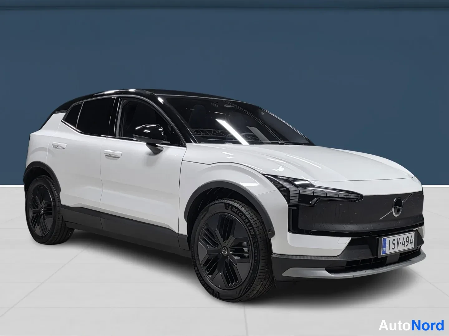 Valkoinen Volvo EX30 Cross Country 2026, takaviisto, kuva 5