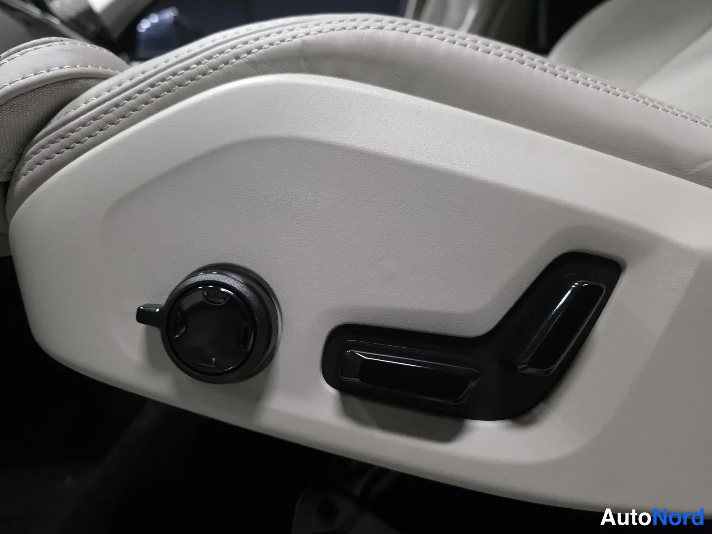 Sininen Volvo XC90 2026, kuva 20