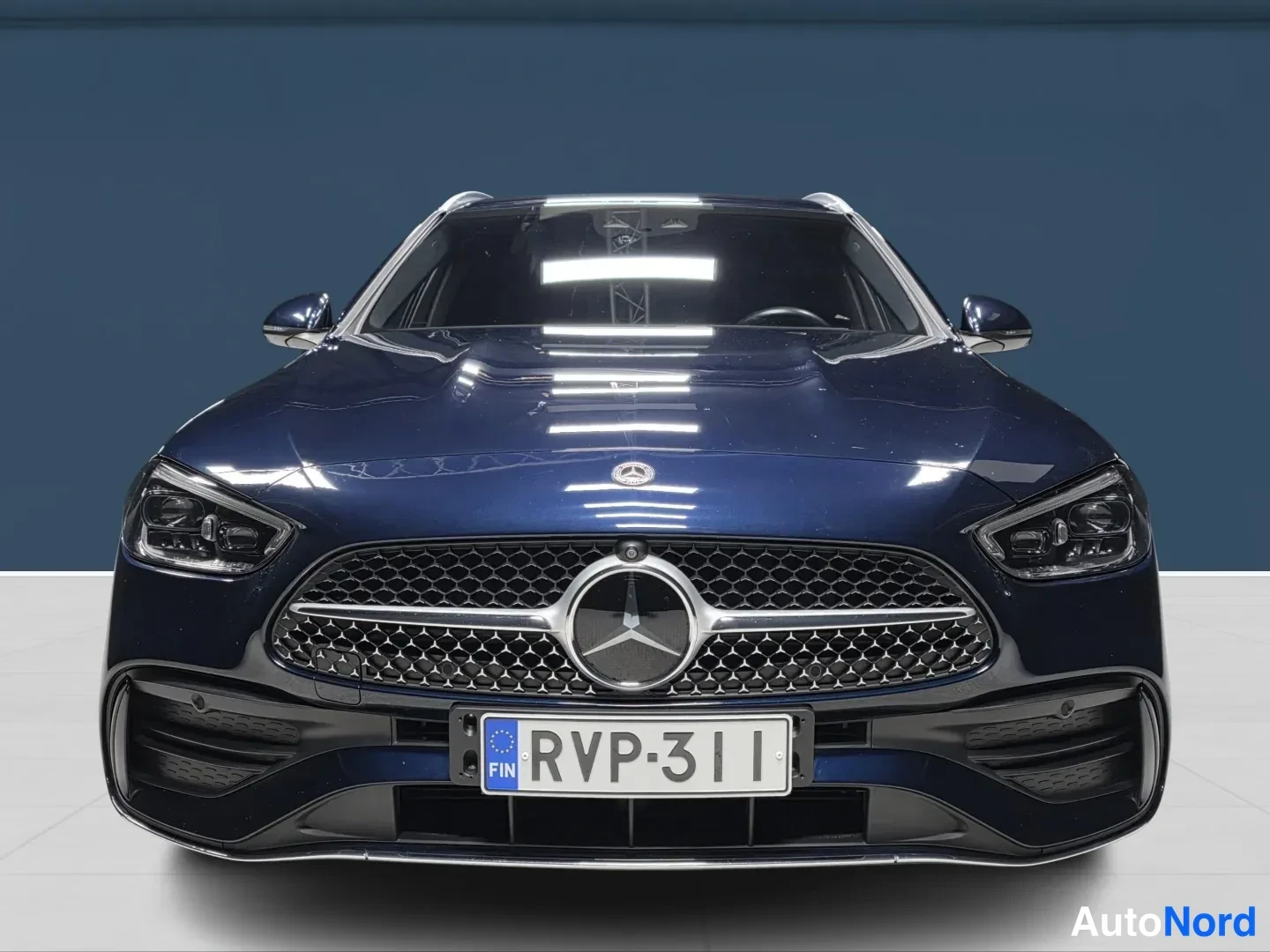 Sininen Mercedes-Benz C 2022, edestä, kuva 3