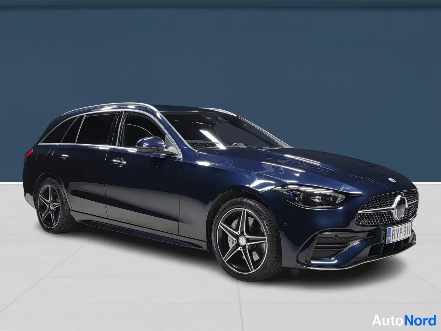 Sininen Mercedes-Benz C 2022, etuviisto, keula oikealle, kuva 2