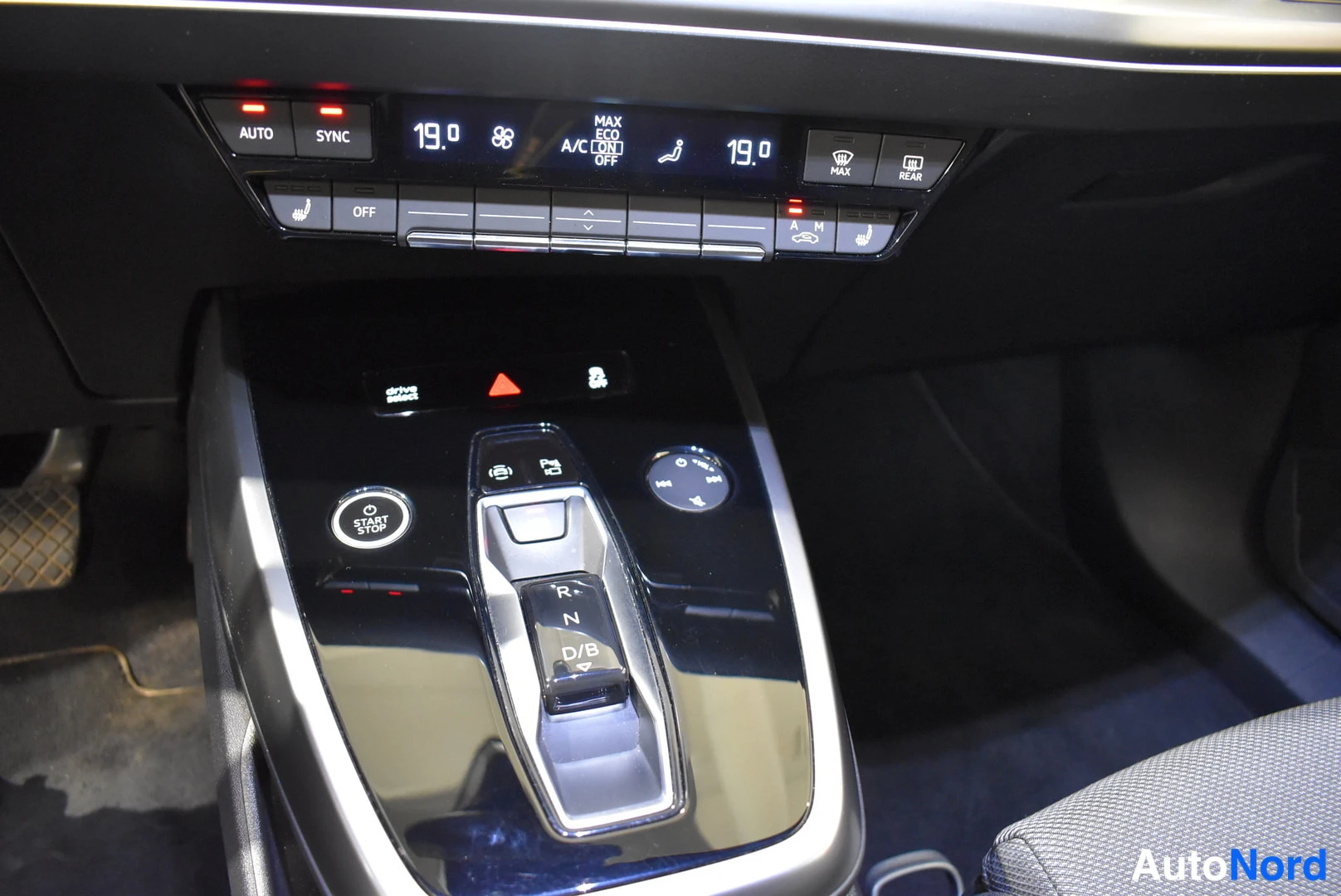 Grey Audi Q4 e-tron 2023, photo 14