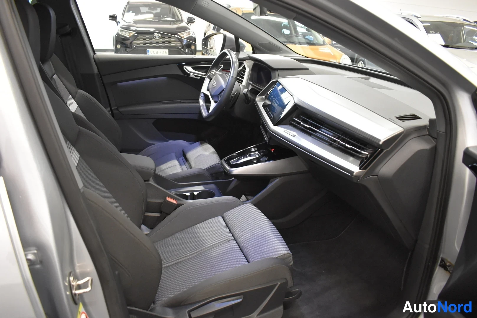 Harmaa Audi Q4 e-tron 2023, ohjaamo, kuva 14