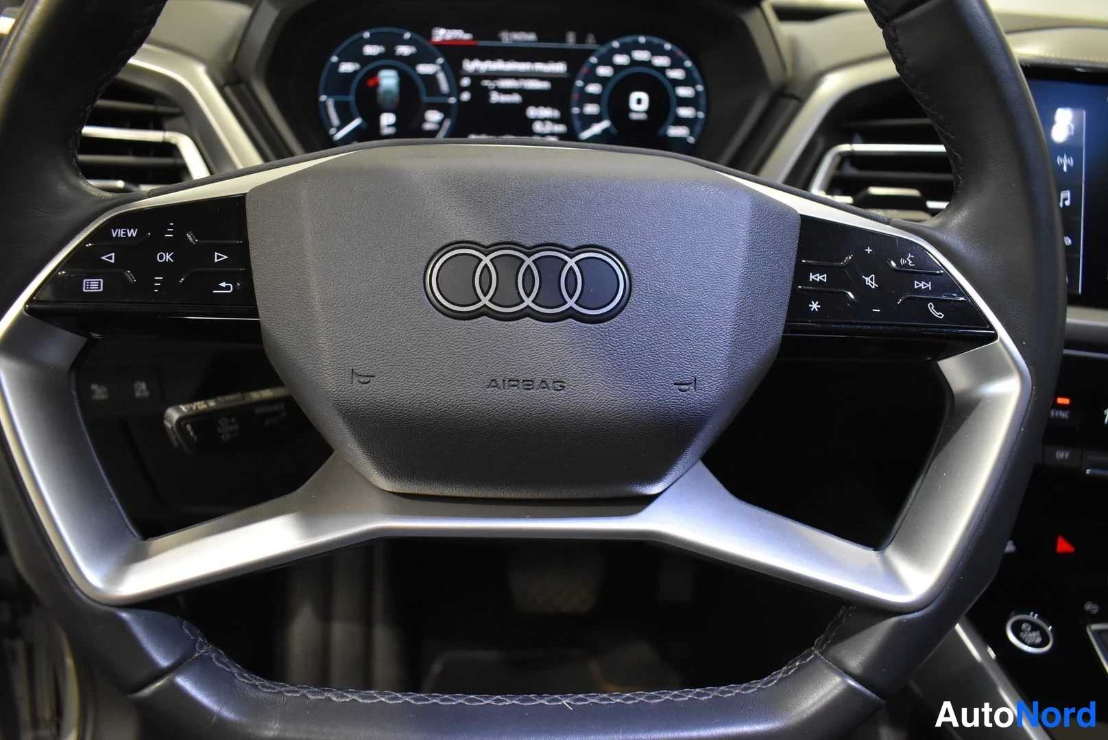 Harmaa Audi Q4 e-tron 2023, yksityiskohta, kuva 18