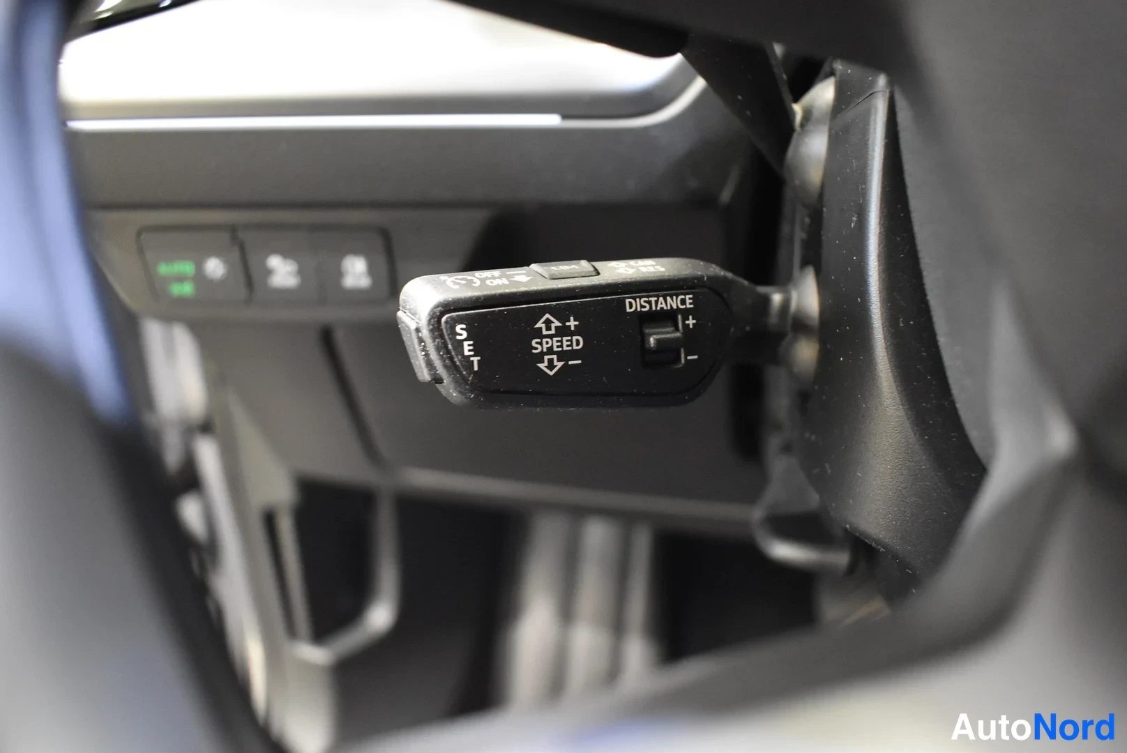 Harmaa Audi Q4 e-tron 2023, yksityiskohta, kuva 21