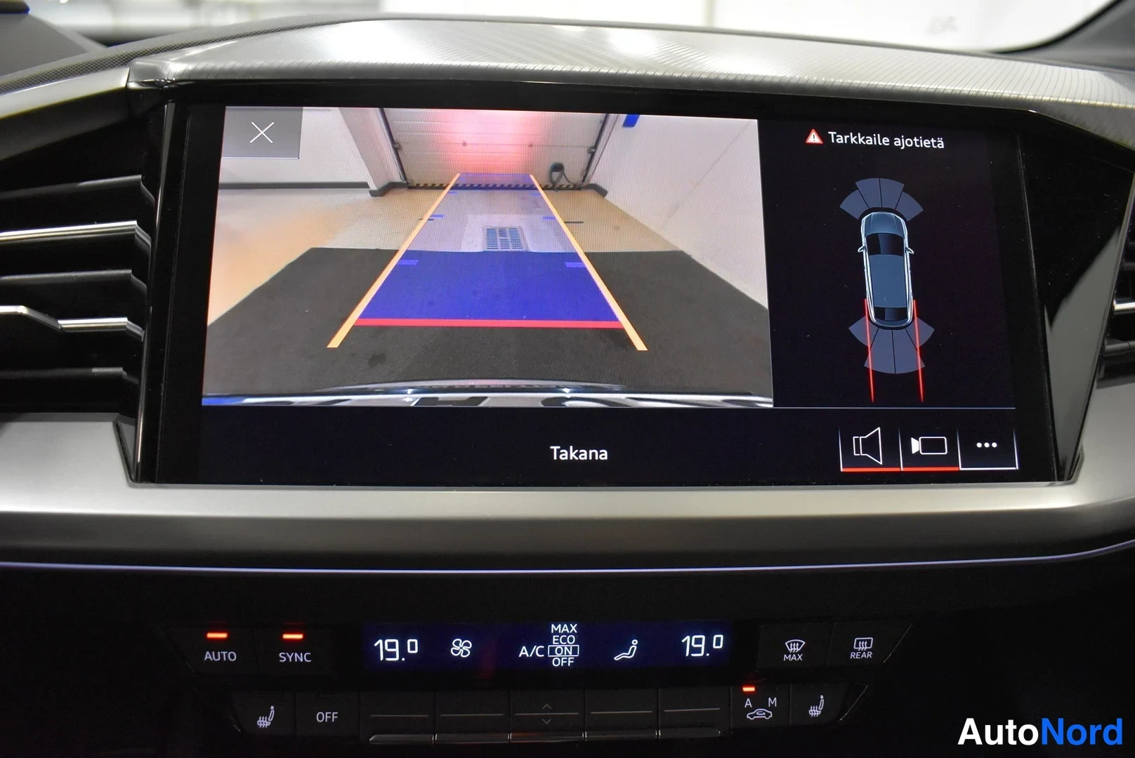 Harmaa Audi Q4 e-tron 2023, yksityiskohta, kuva 23