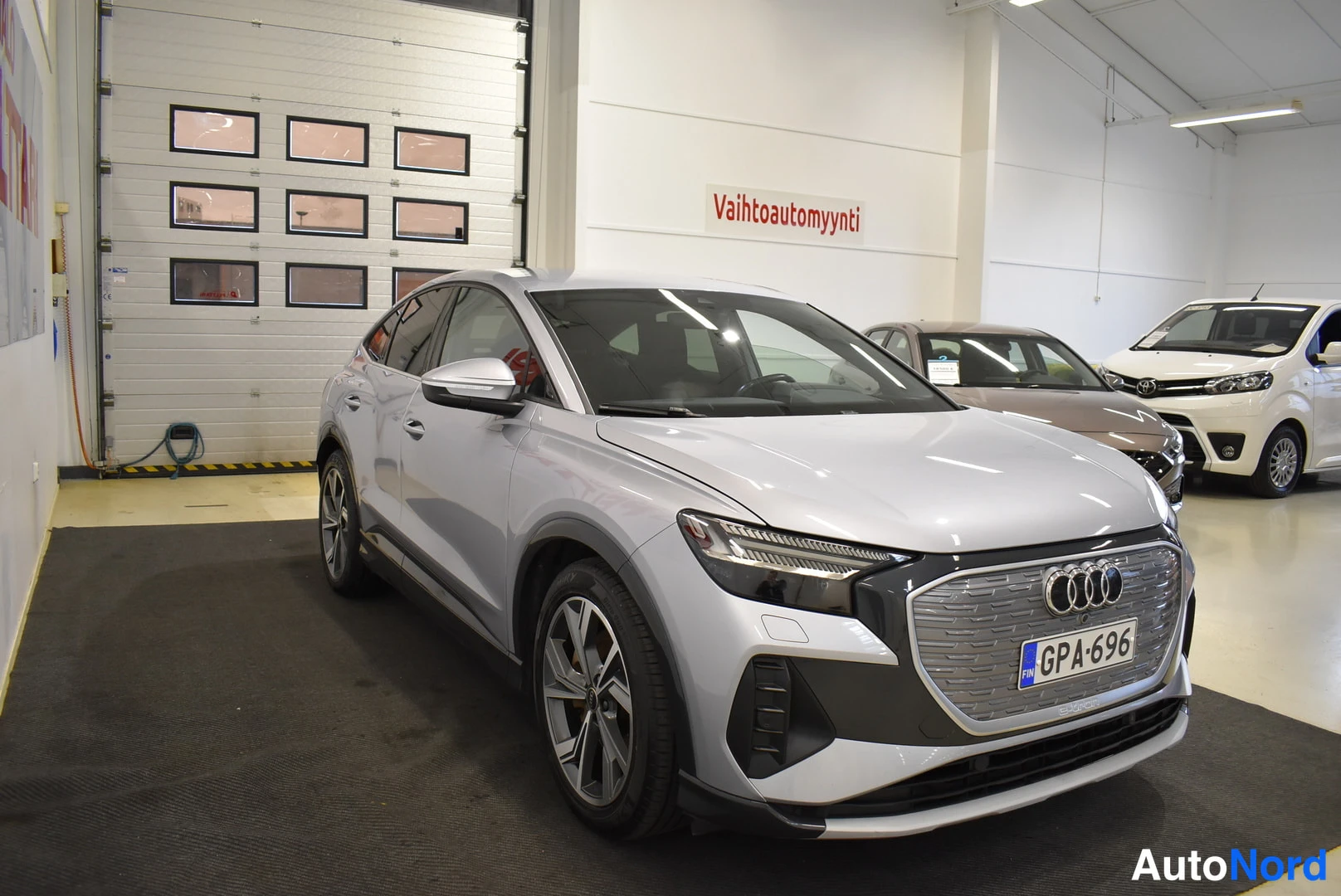 Grey Audi Q4 e-tron 2023, front three-quarter, nose to the right, photo 2