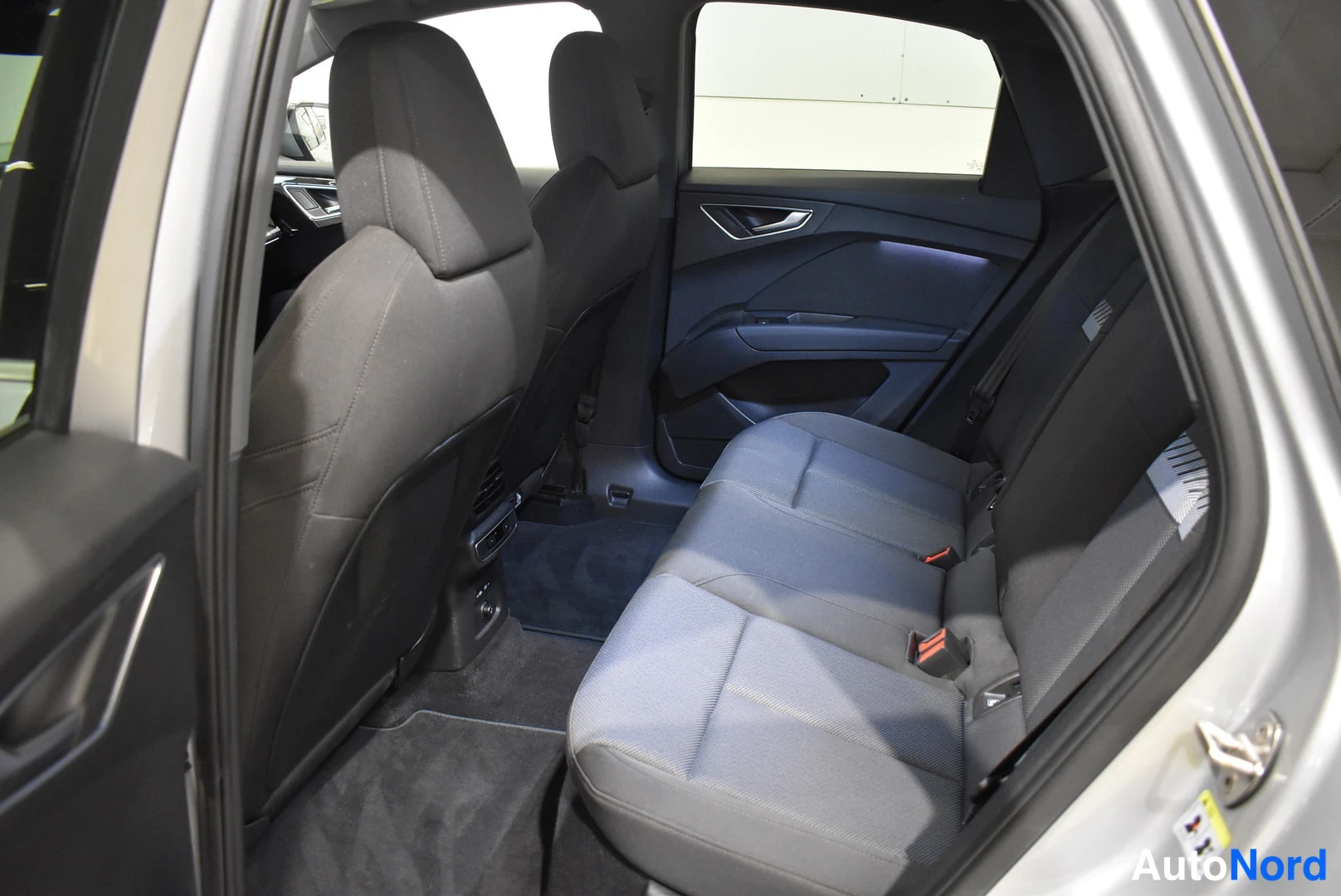 Grey Audi Q4 e-tron 2023, photo 9