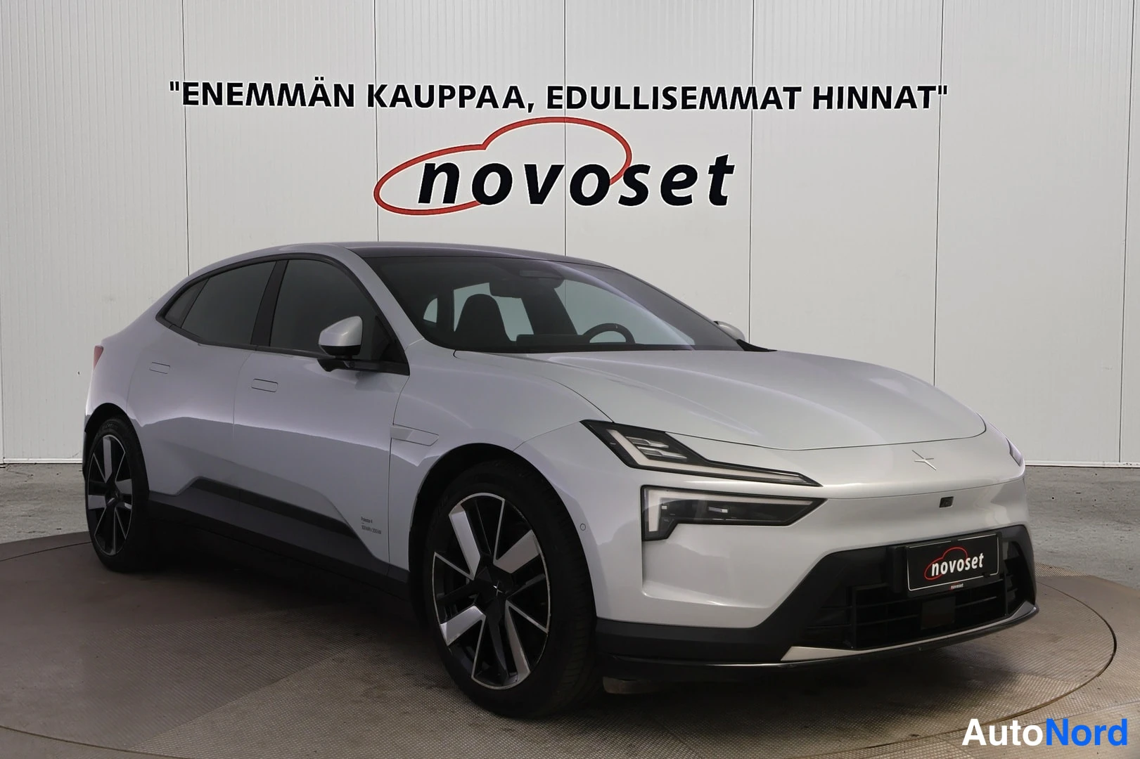 Hopea Polestar 4 2025, etuviisto, keula oikealle, kuva 2