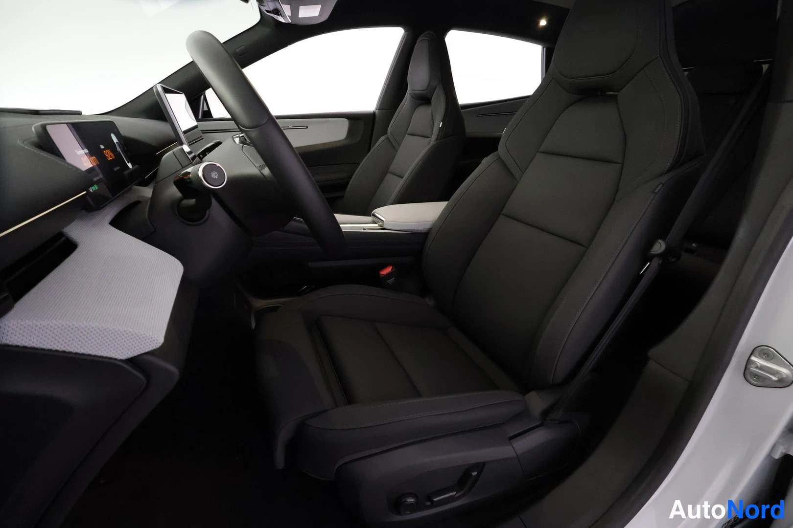 Hopea Polestar 4 2025, ohjaamo, kuva 11
