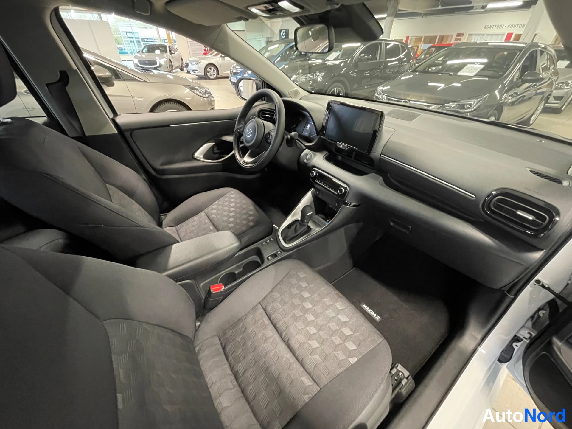 White Mazda Mazda2 Hybrid 2026, photo 13