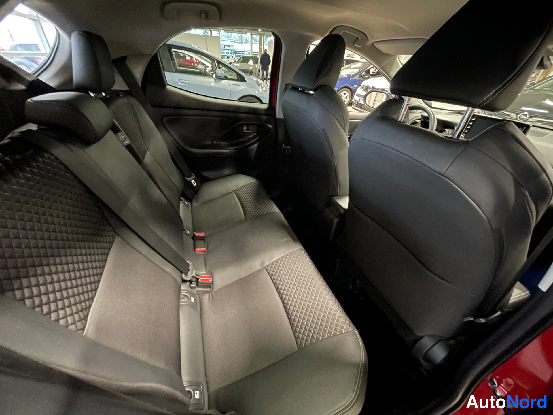 Red Mazda Mazda2 Hybrid 2023, photo 15