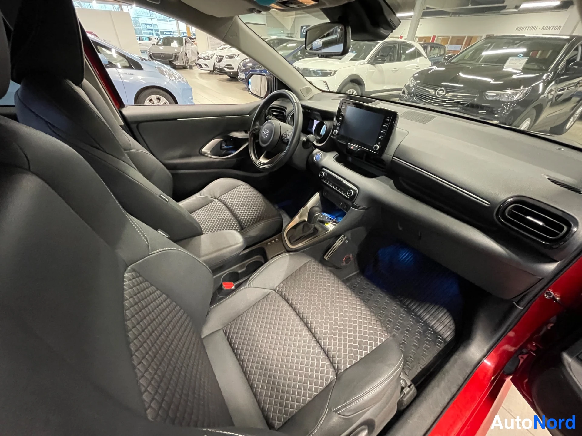 Red Mazda Mazda2 Hybrid 2023, photo 16