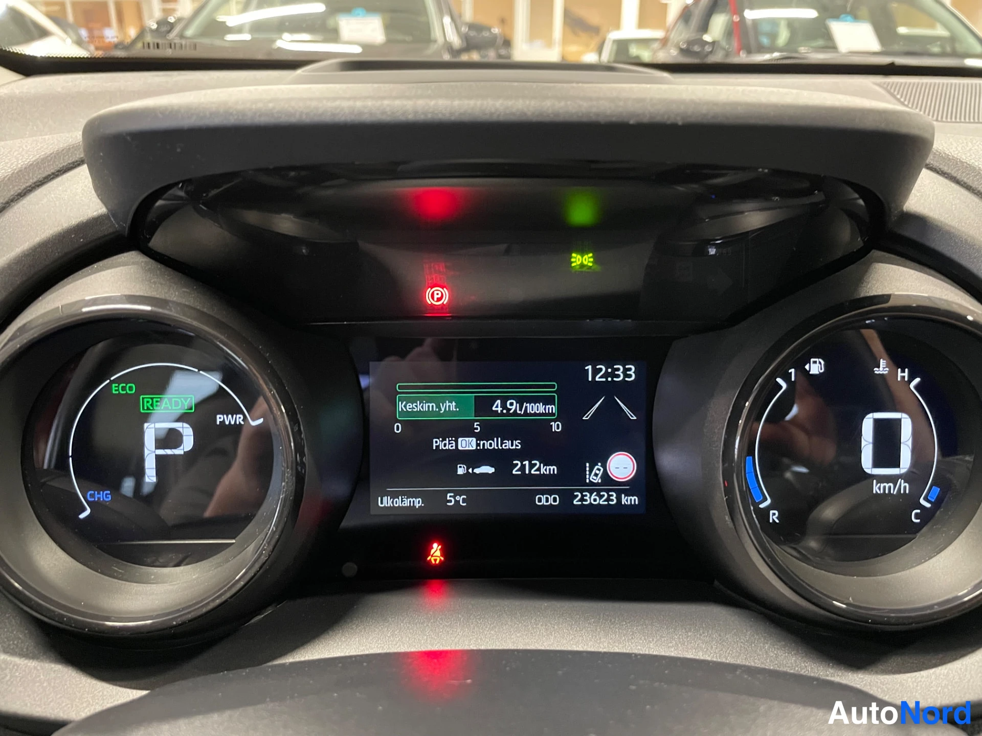 Red Mazda Mazda2 Hybrid 2023, detail, photo 11