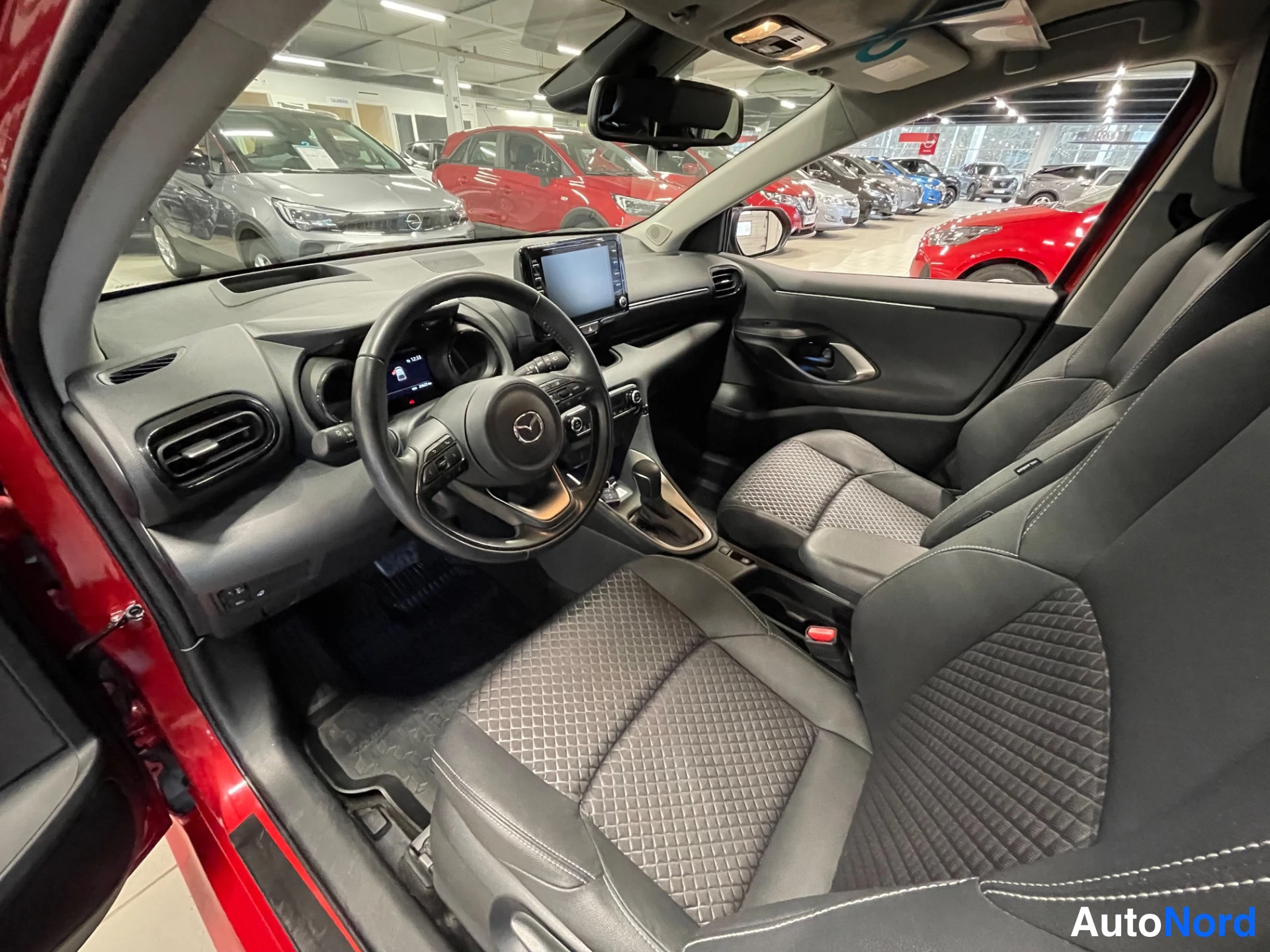 Red Mazda Mazda2 Hybrid 2023, photo 13