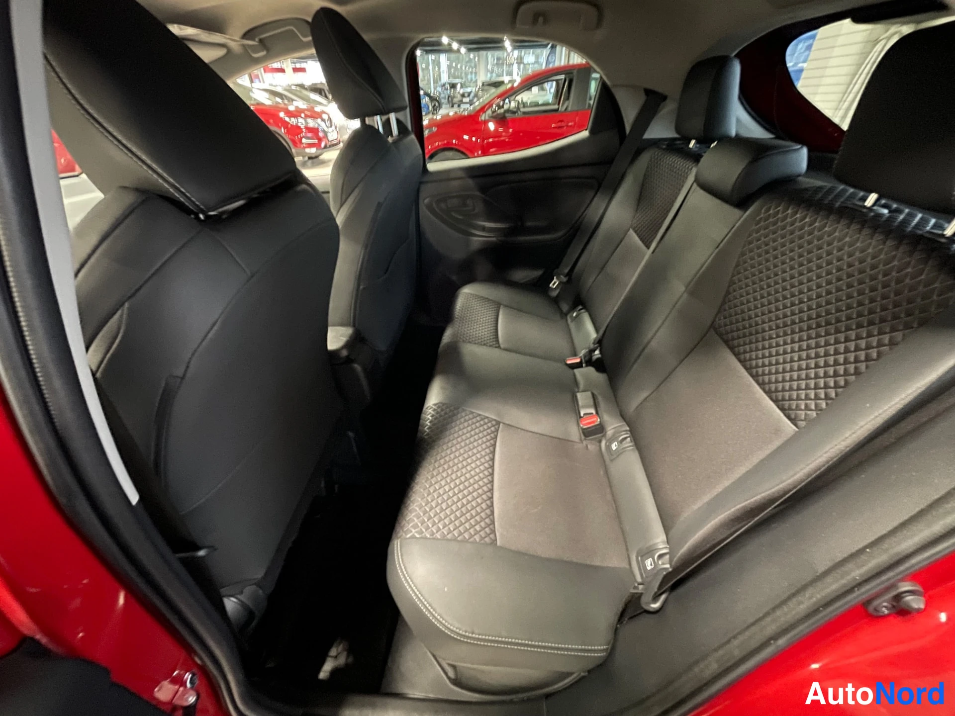 Red Mazda Mazda2 Hybrid 2023, photo 14