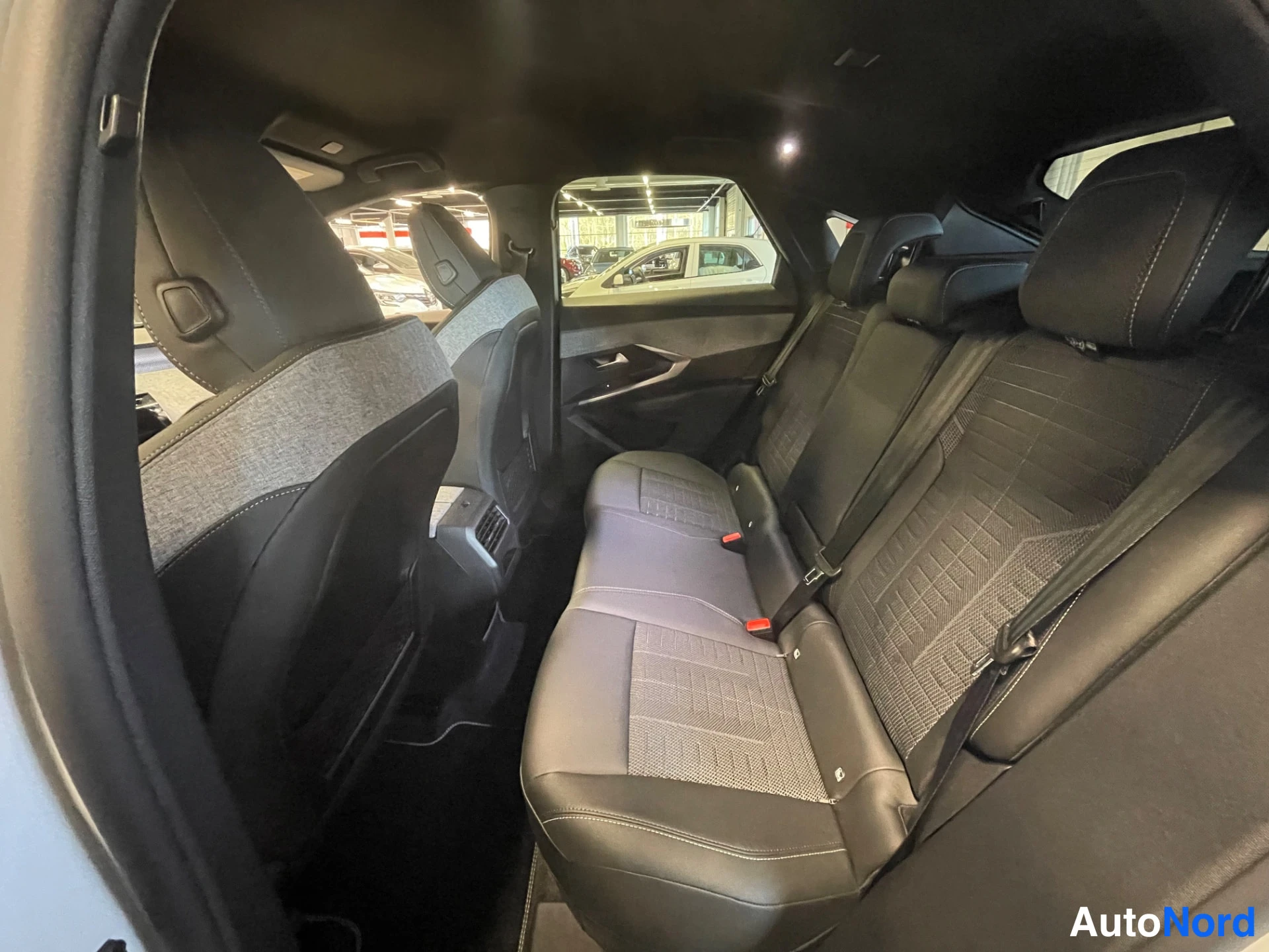 White Peugeot 3008 2026, photo 11