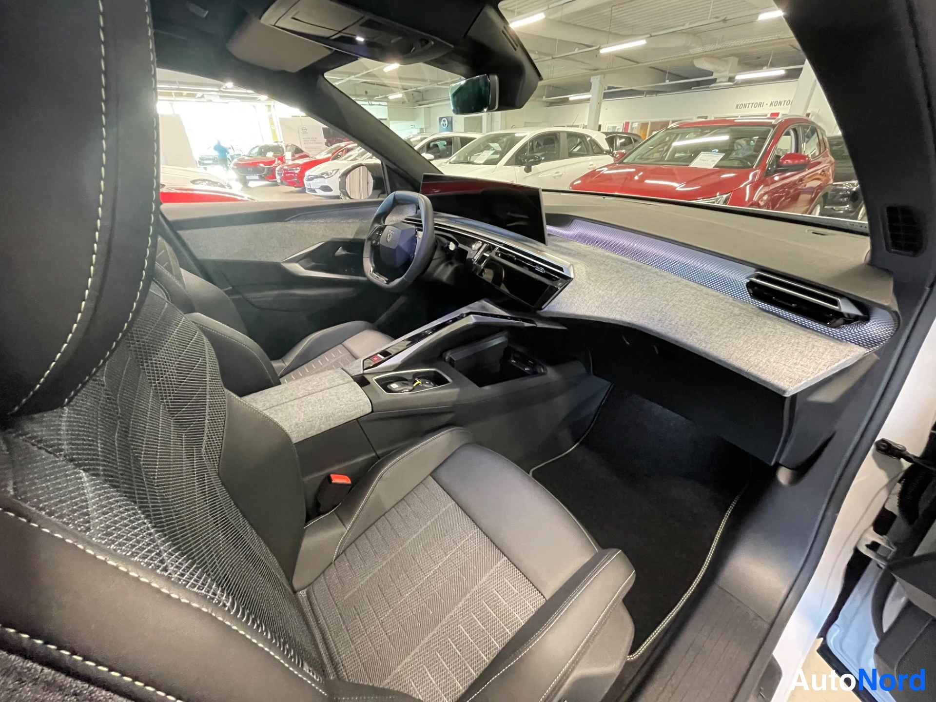 White Peugeot 3008 2026, photo 12