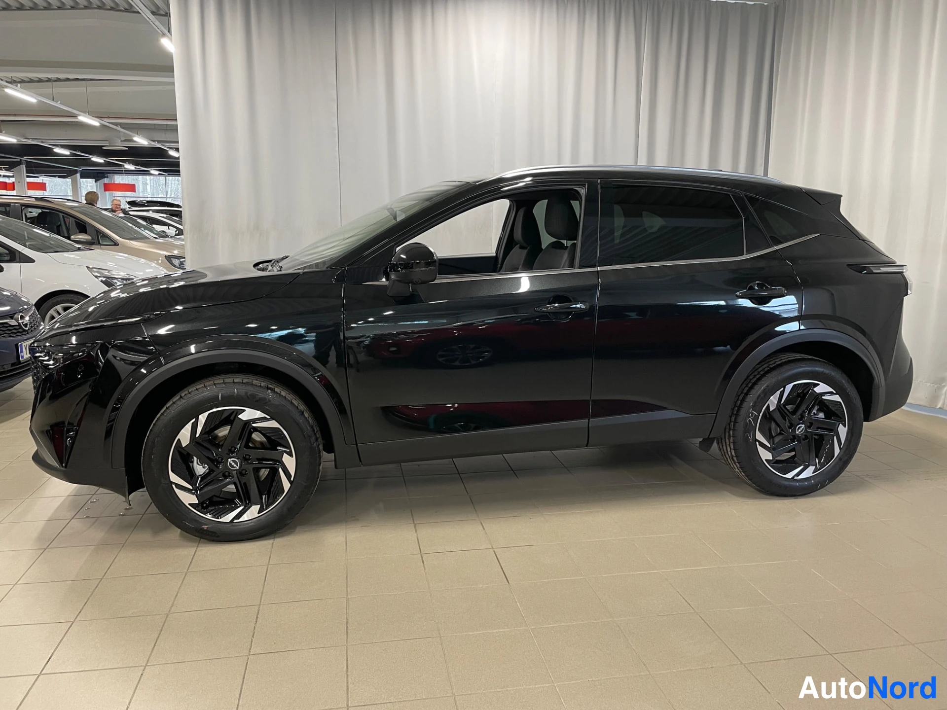 Black Nissan Qashqai 2026, side, photo 4