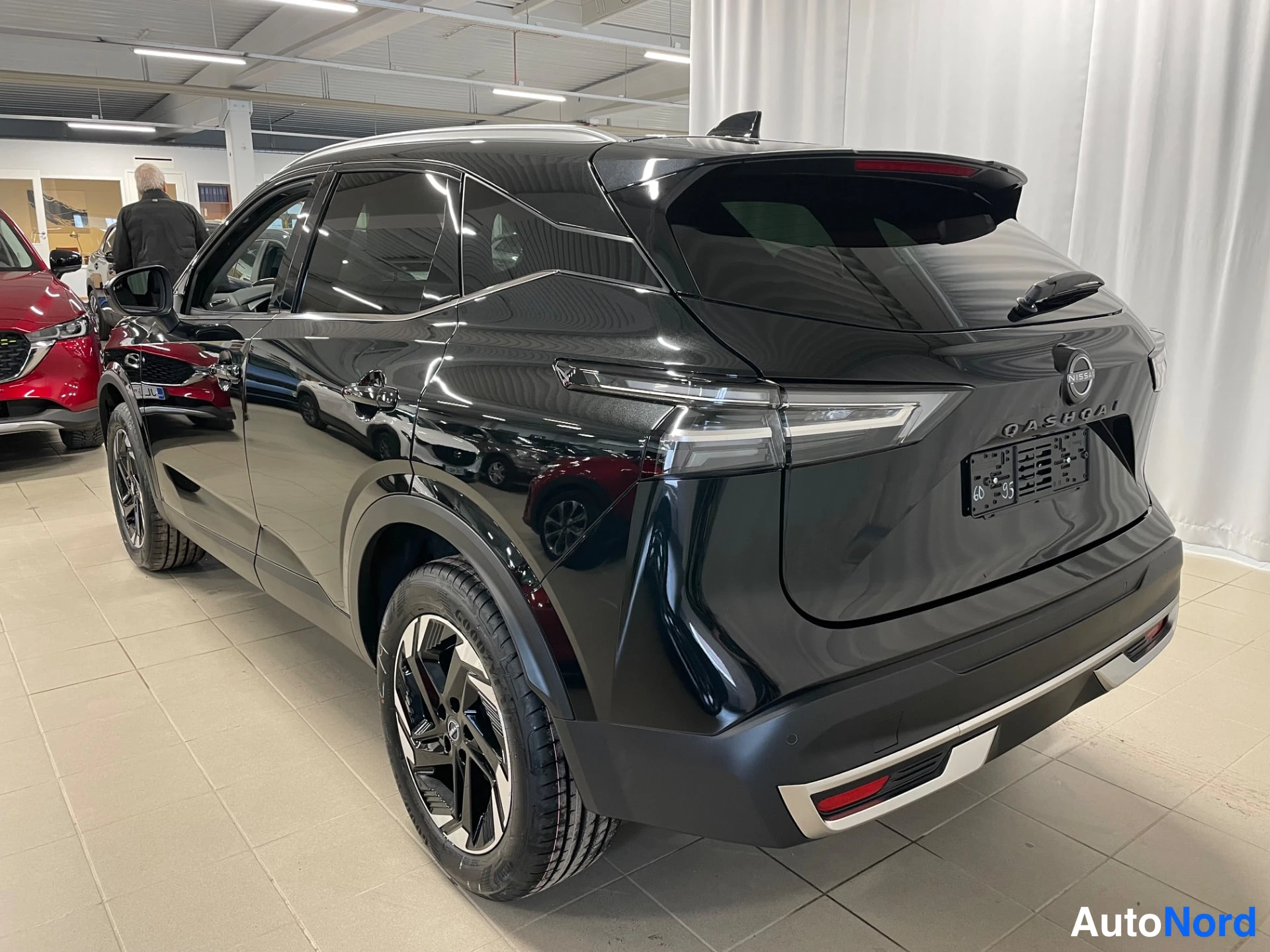 Black Nissan Qashqai 2026, rear three-quarter, photo 6
