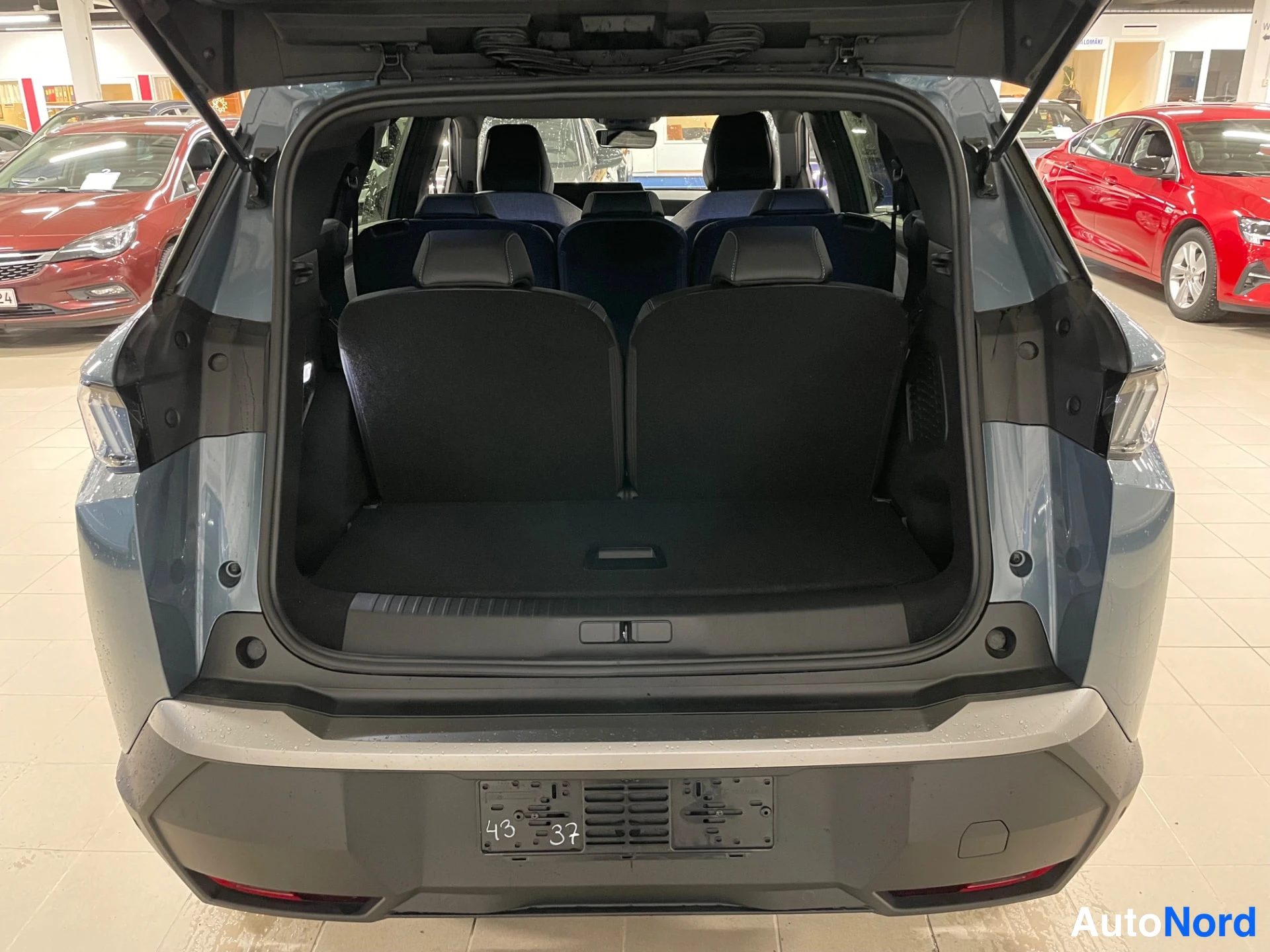 Sininen Peugeot 5008 2026, takaa, kuva 8