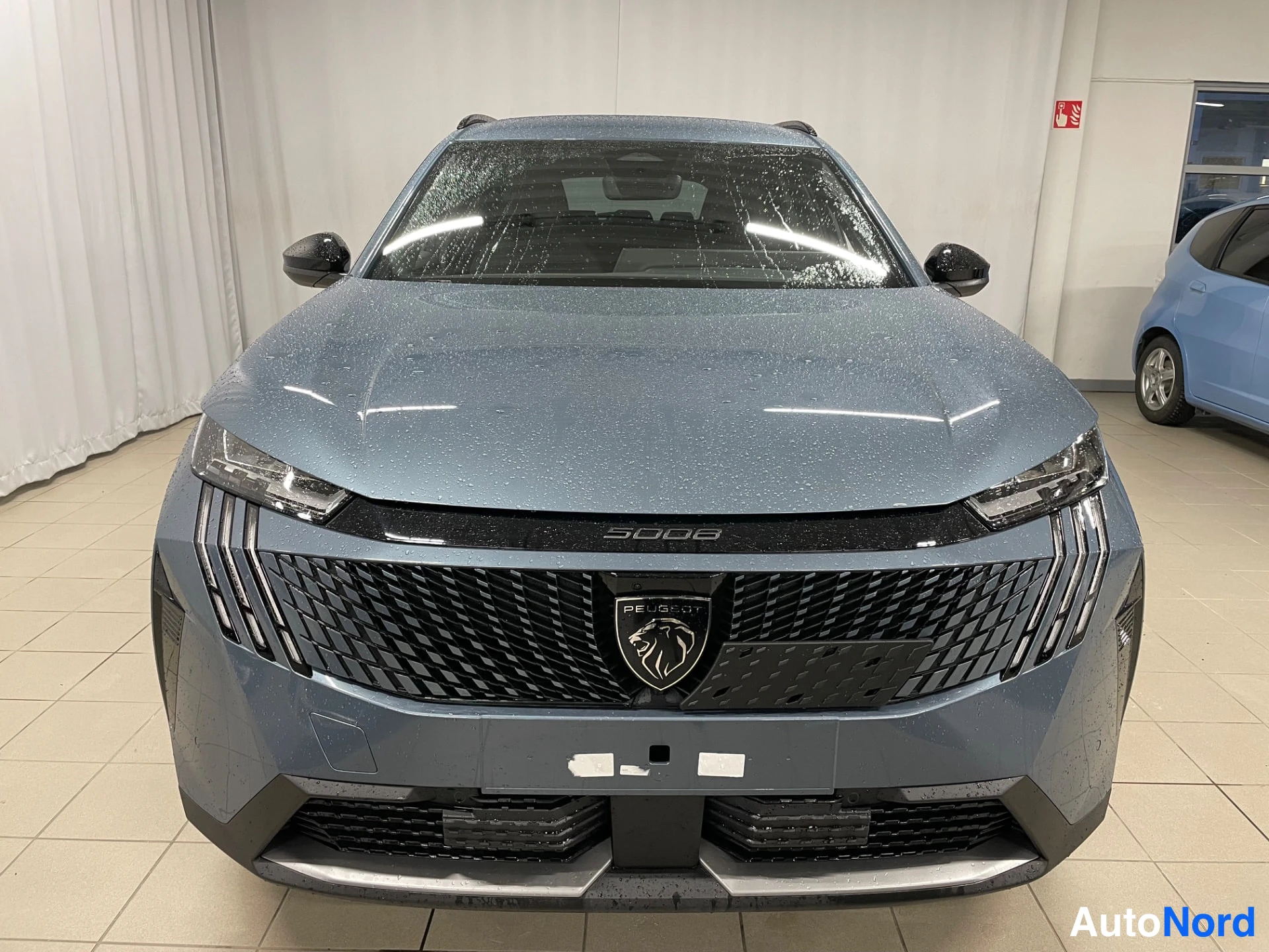 Sininen Peugeot 5008 2026, edestä, kuva 3