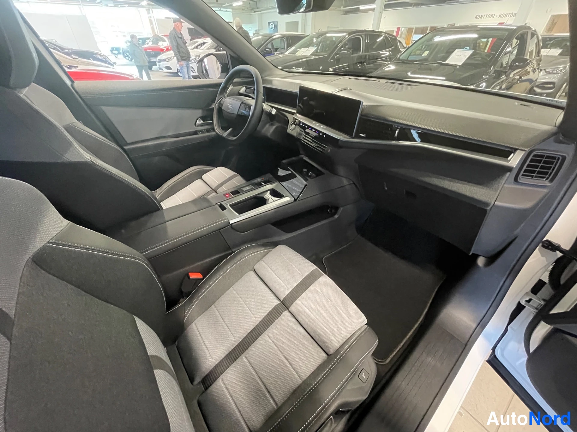 White Opel Grandland 2026, photo 18