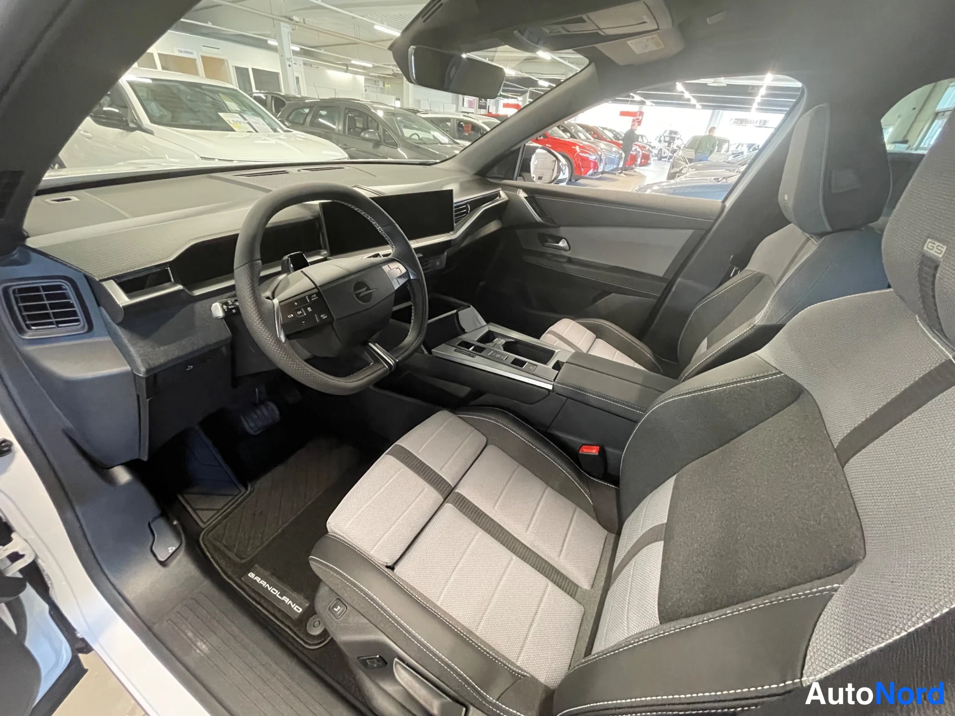 White Opel Grandland 2026, photo 15