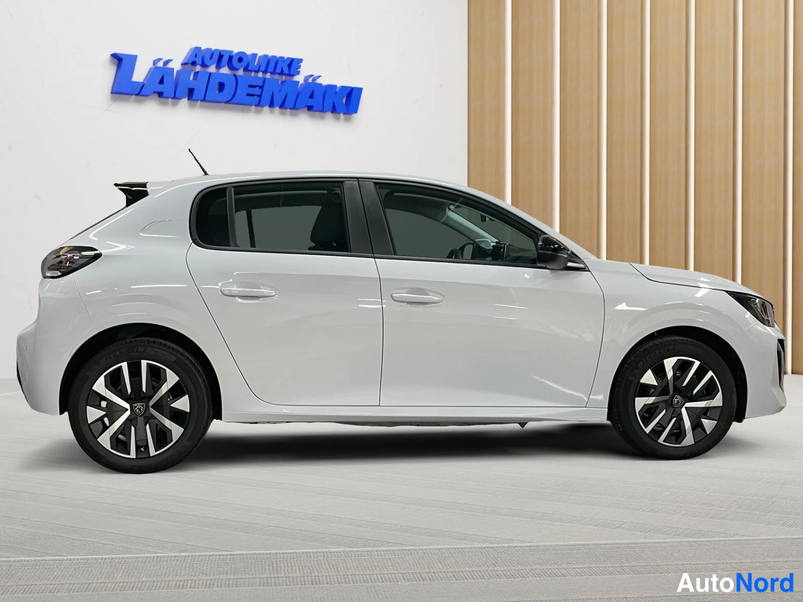 Valkoinen Peugeot 208 2026, sivulta, kuva 6