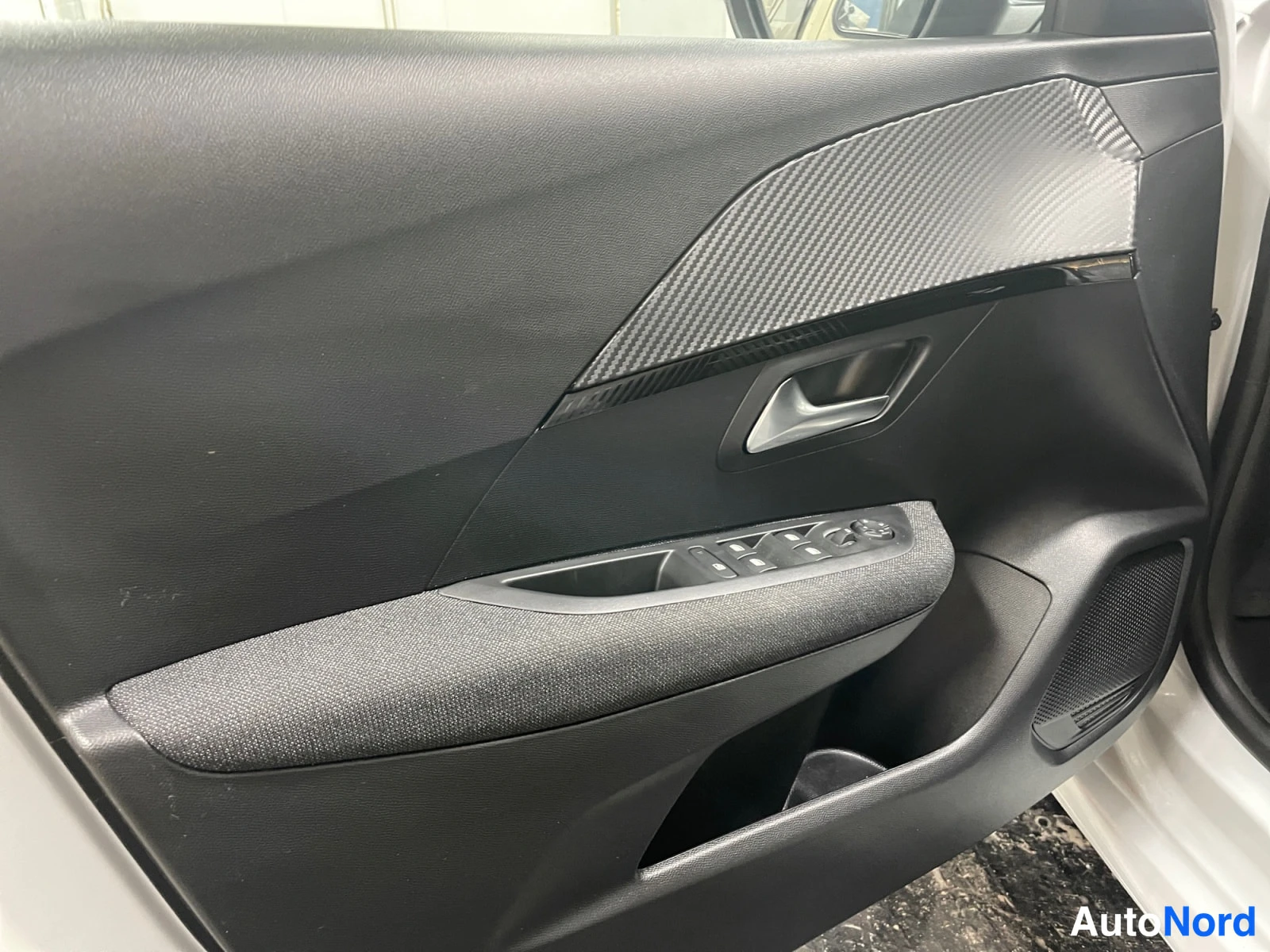 Valkoinen Peugeot 208 2026, kuva 10