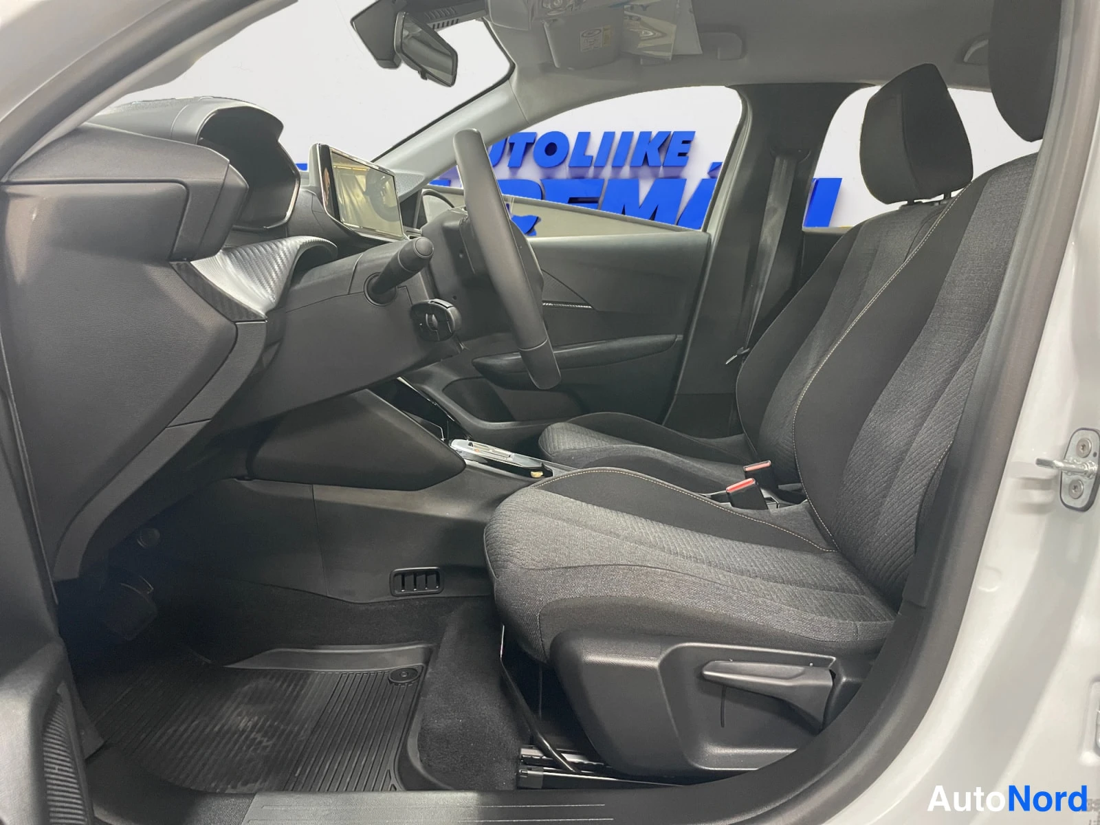 Valkoinen Peugeot 208 2026, kuva 11