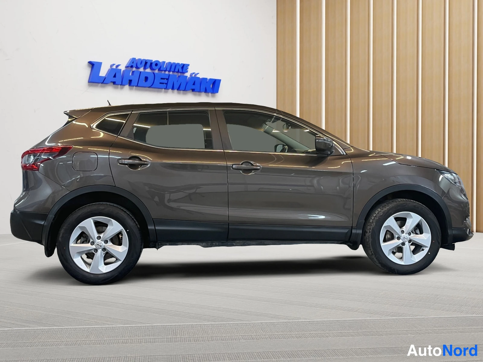 Brown Nissan Qashqai 2017, rear three-quarter, photo 7