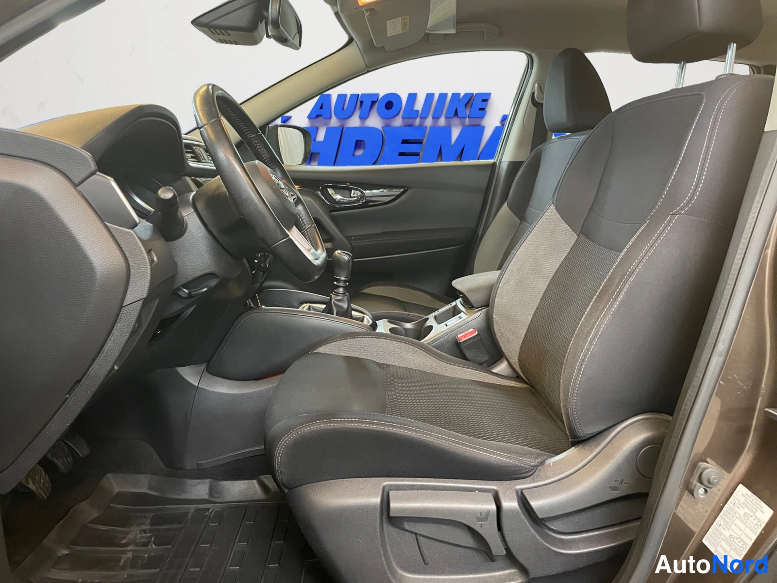 Brown Nissan Qashqai 2017, photo 10