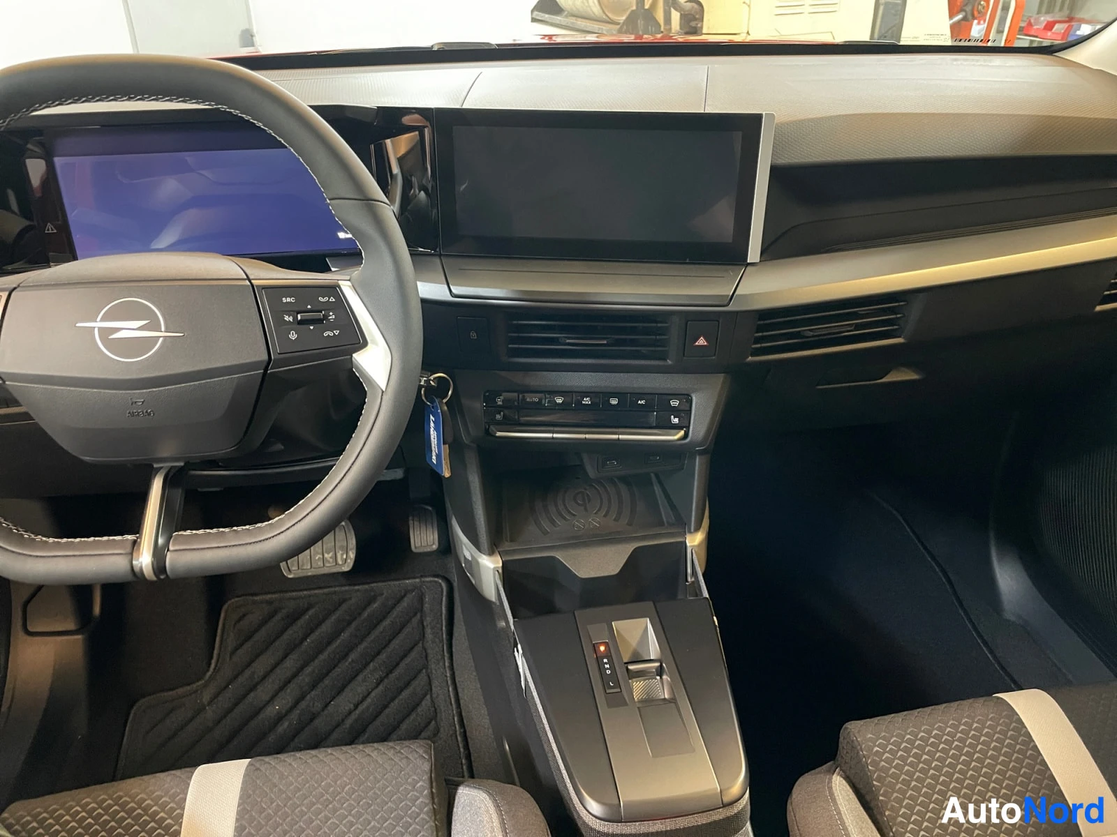 Orange Opel Frontera 2026, photo 16
