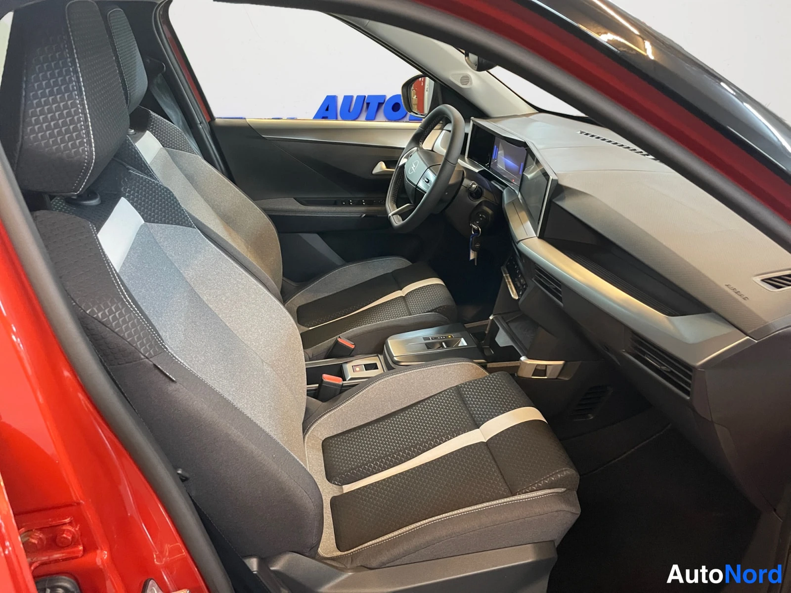 Orange Opel Frontera 2026, photo 17