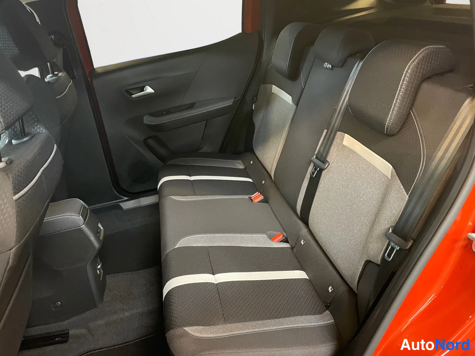 Orange Opel Frontera 2026, photo 18