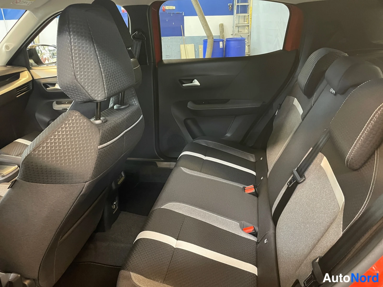 Orange Opel Frontera 2026, photo 23