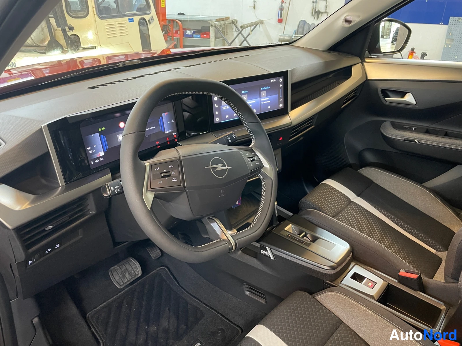 Orange Opel Frontera 2026, photo 27