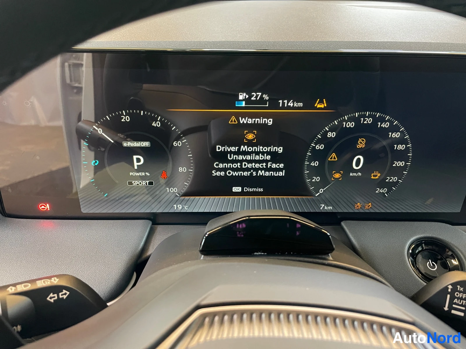 White Nissan Leaf 2026, photo 14