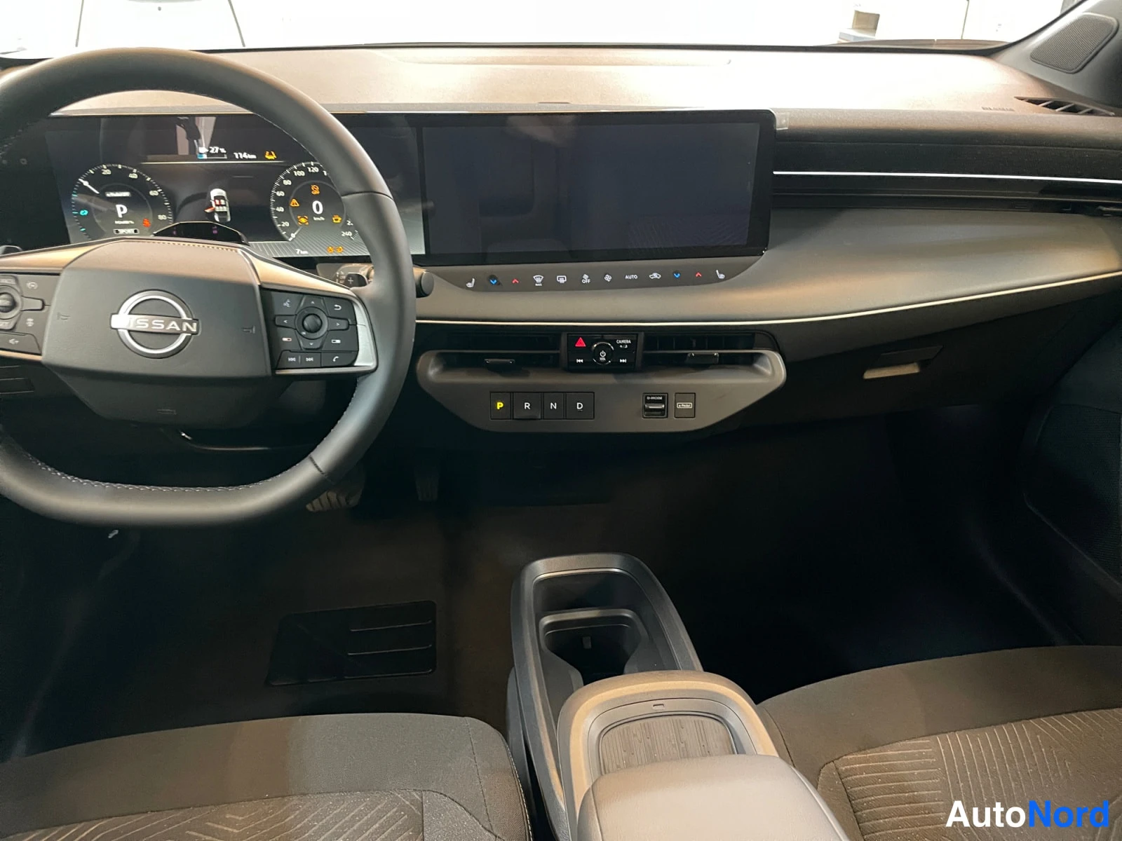 White Nissan Leaf 2026, photo 16