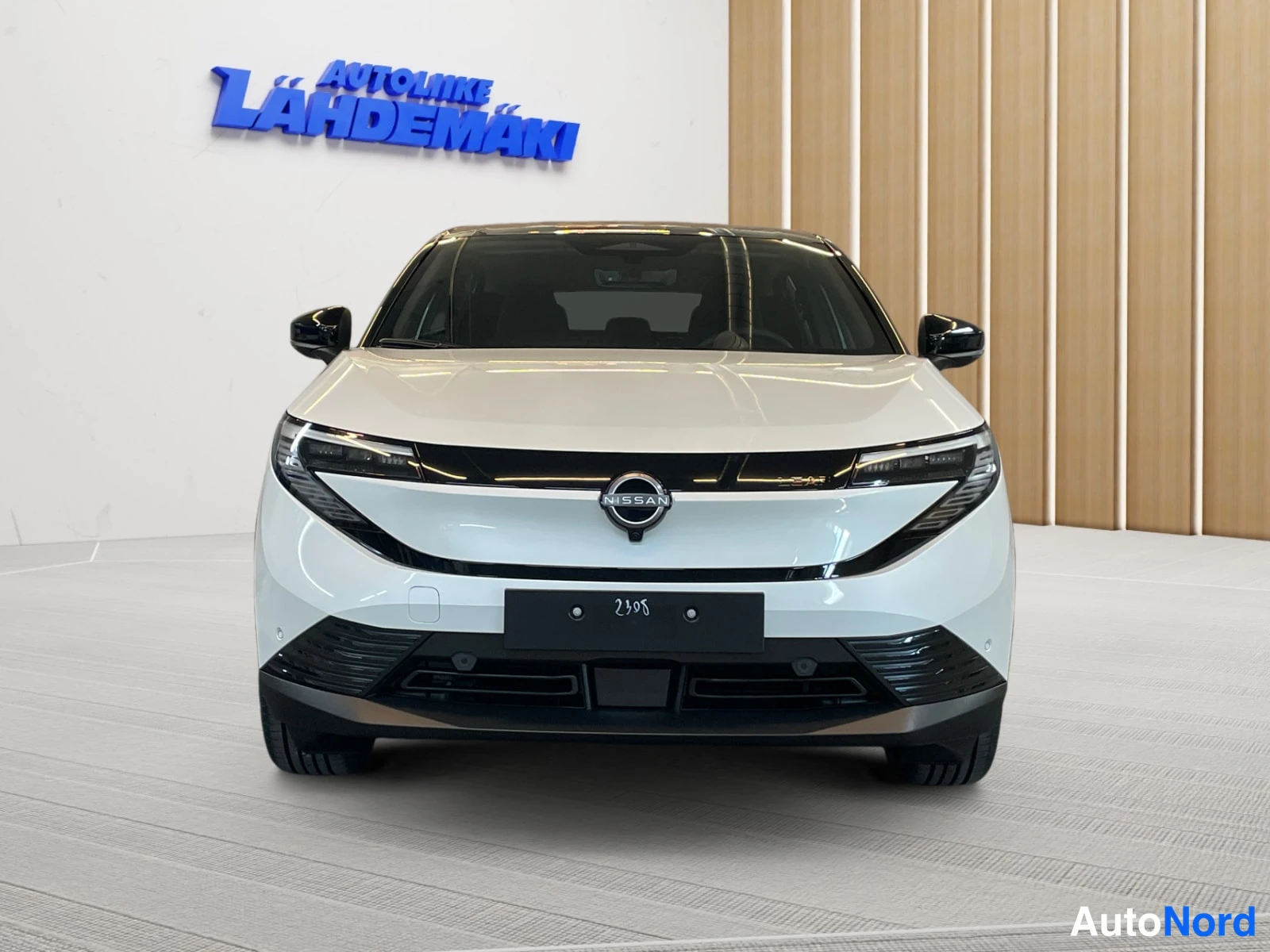 White Nissan Leaf 2026, front, photo 3