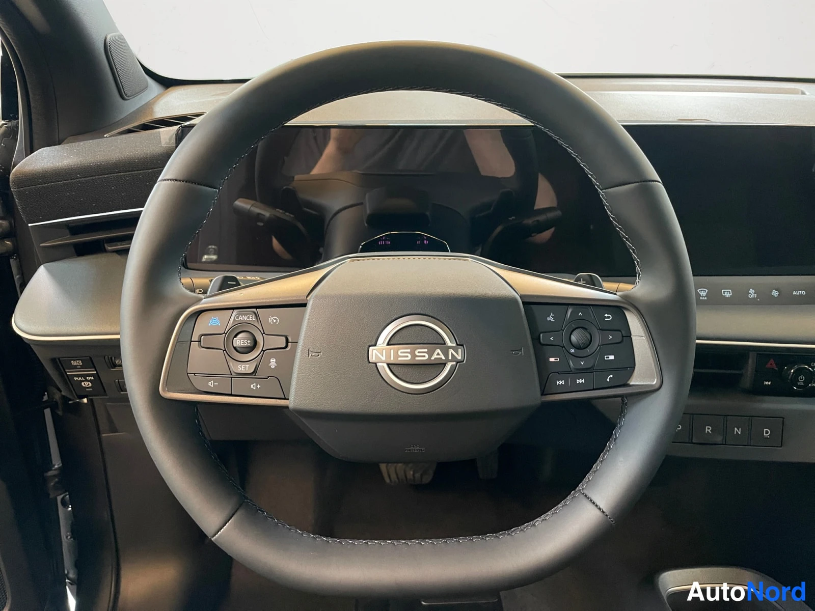 Grey Nissan Leaf 2026, photo 13