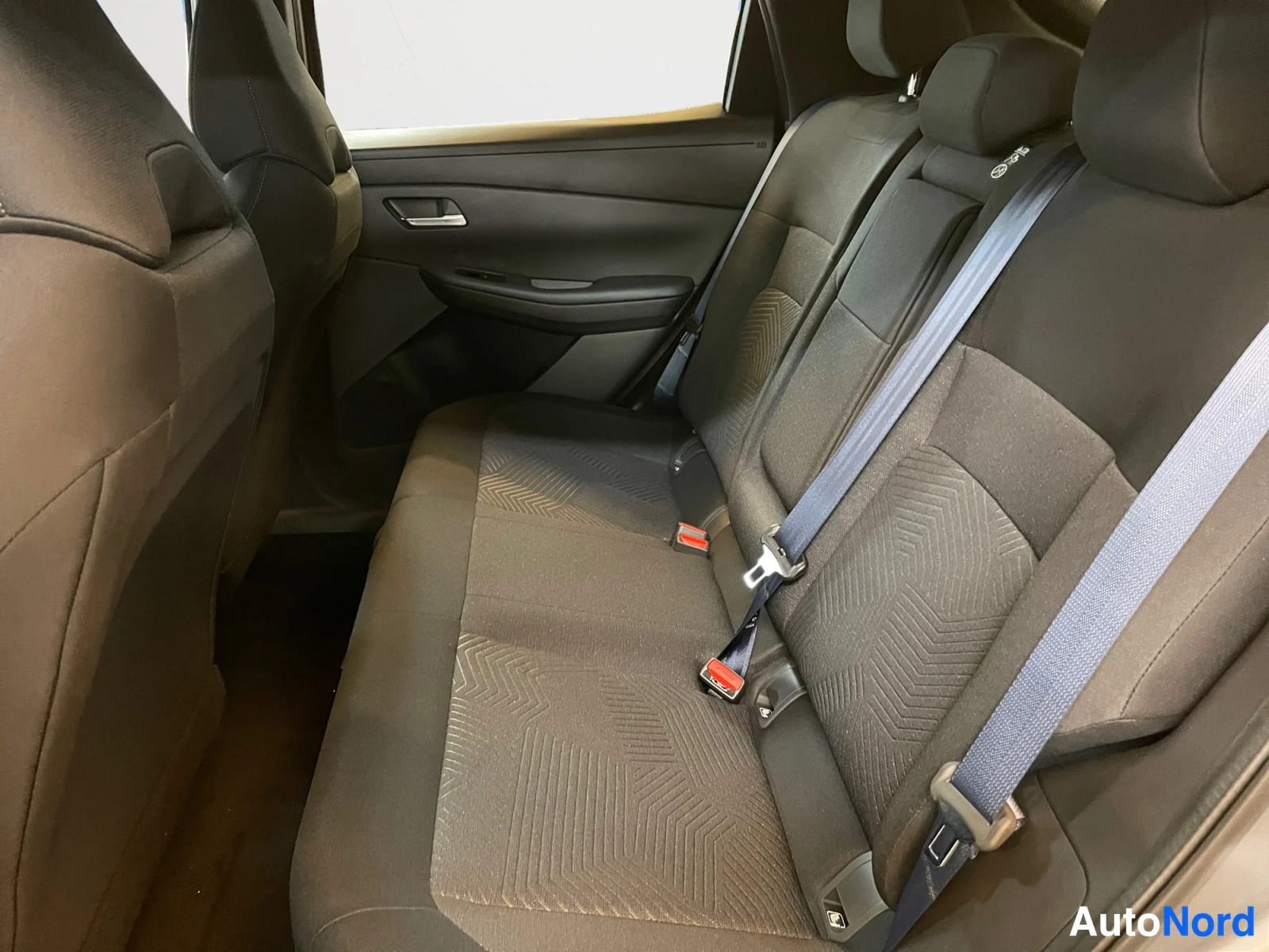 Grey Nissan Leaf 2026, photo 16