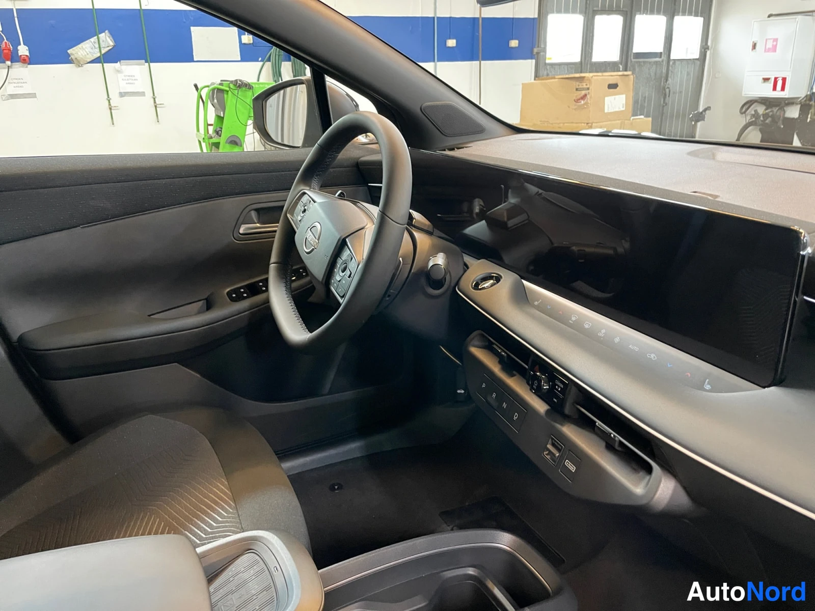 Grey Nissan Leaf 2026, photo 26