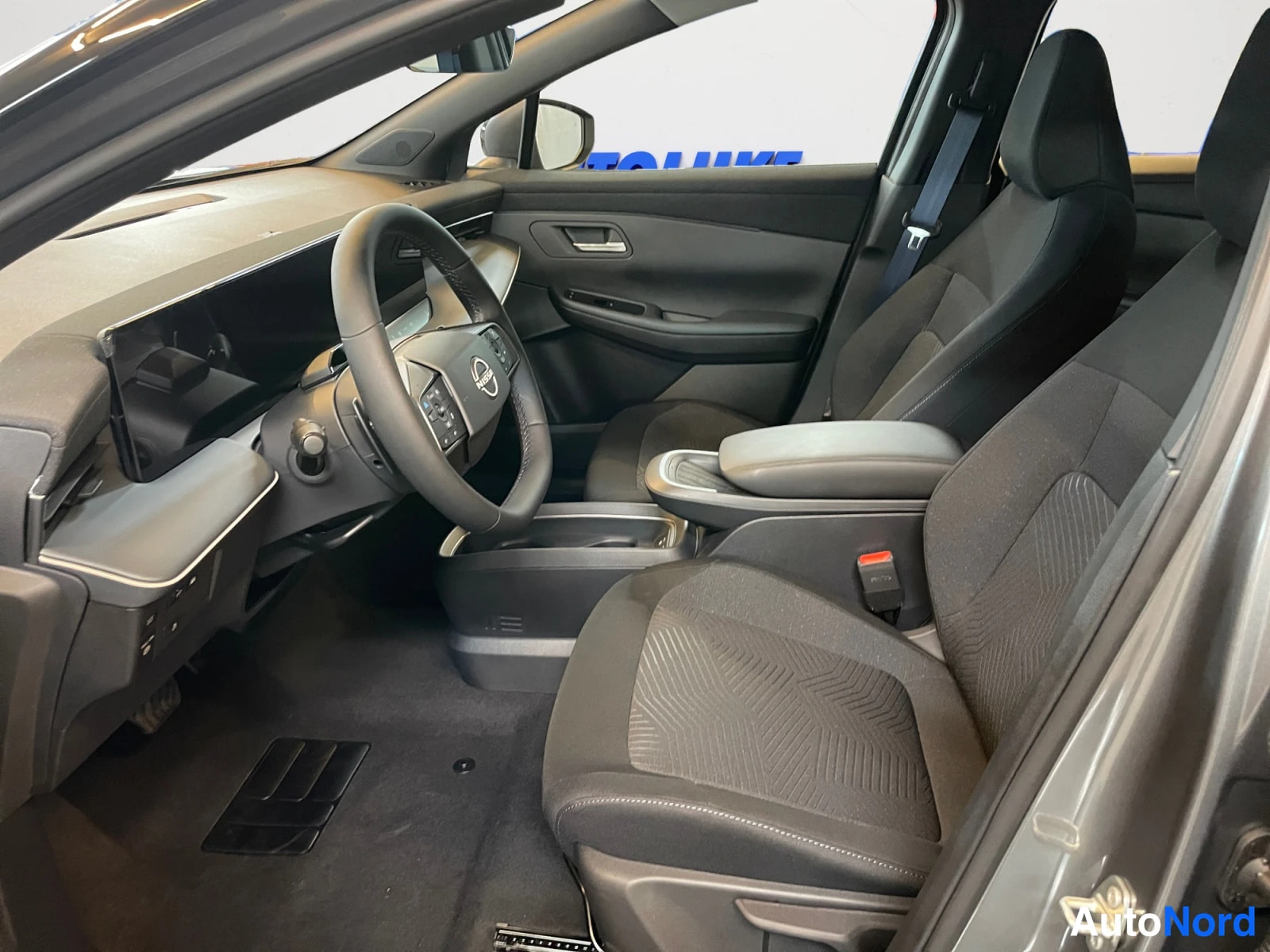 Grey Nissan Leaf 2026, photo 10