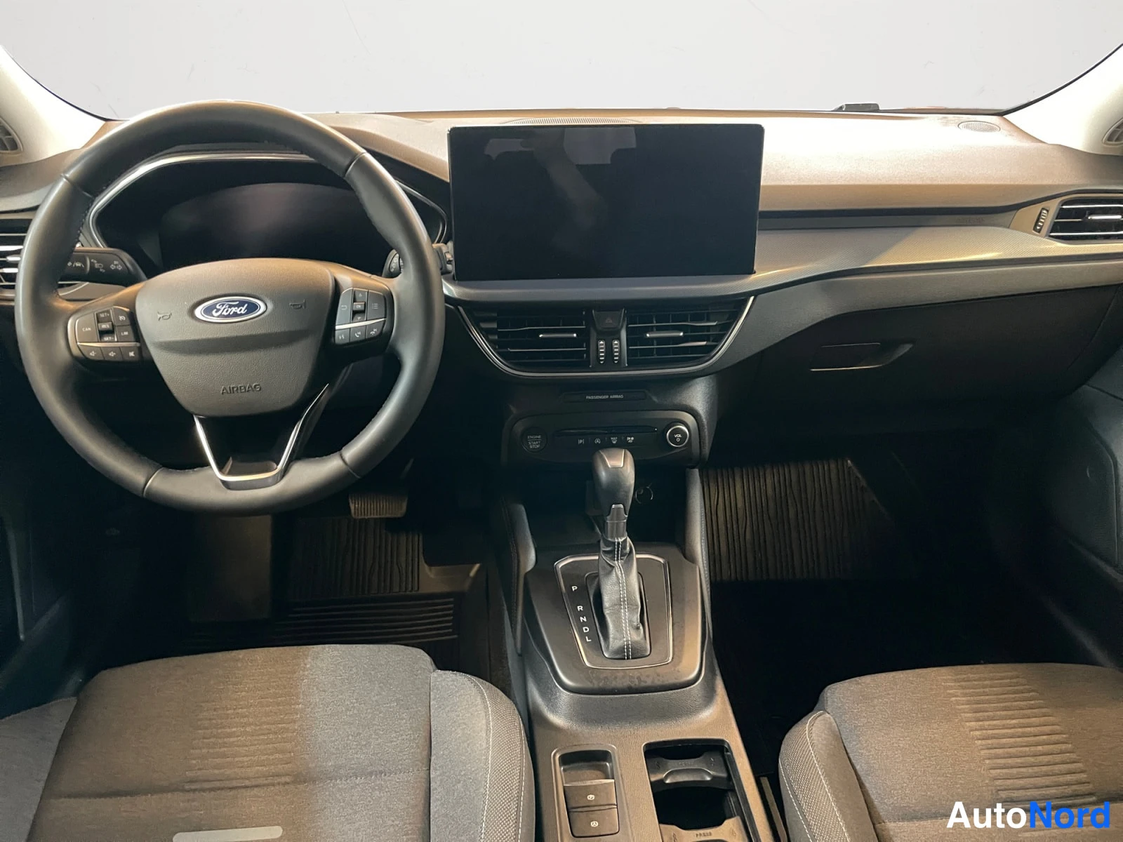 Punainen Ford Focus 2022, kuva 15
