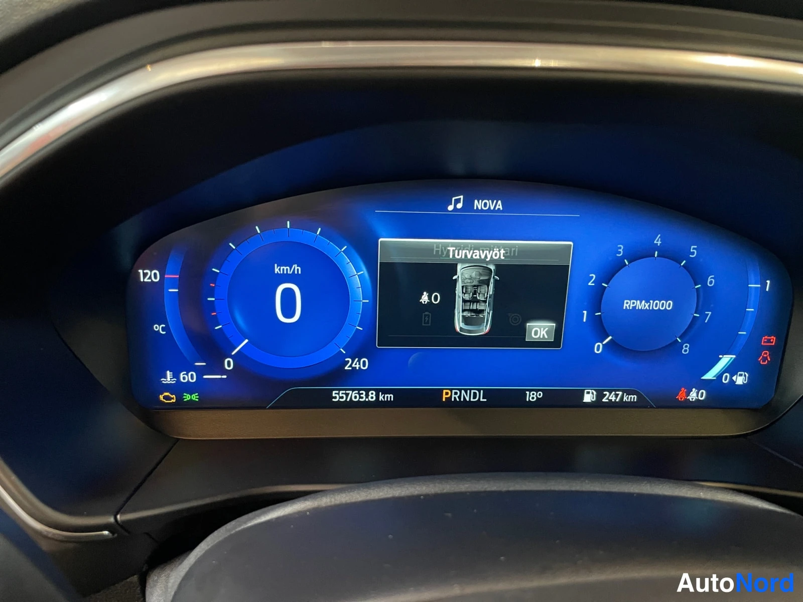 Punainen Ford Focus 2022, kuva 16