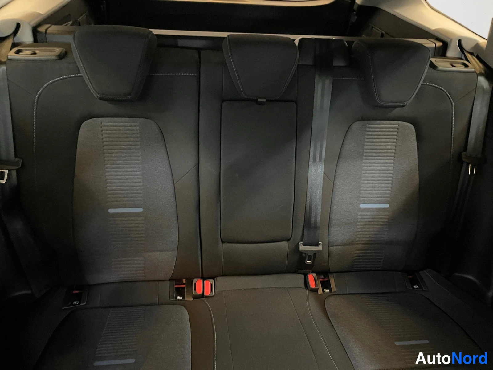 Punainen Ford Focus 2022, kuva 18